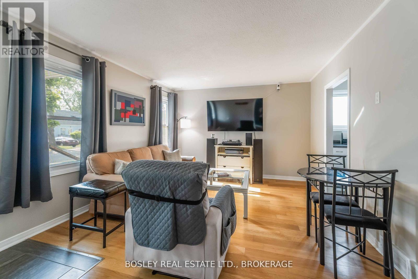 11 Keele Street, St. Catharines (Burleigh Hill), Ontario  L2T 1M6 - Photo 11 - X12431481