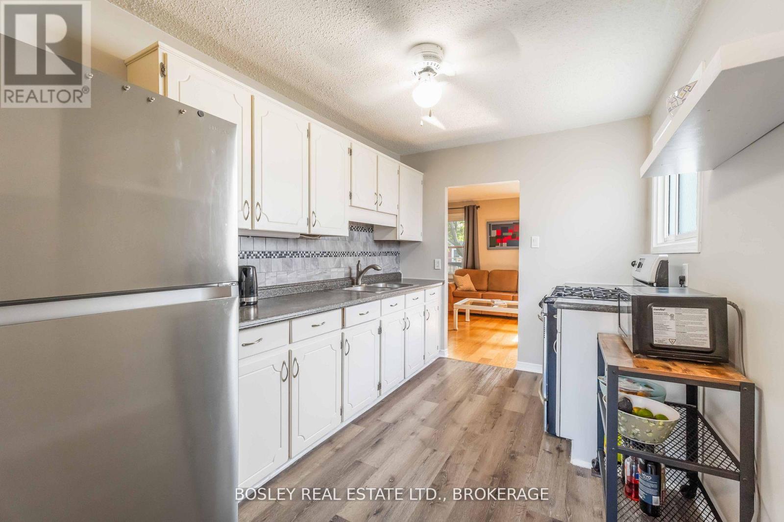 11 Keele Street, St. Catharines (Burleigh Hill), Ontario  L2T 1M6 - Photo 12 - X12431481