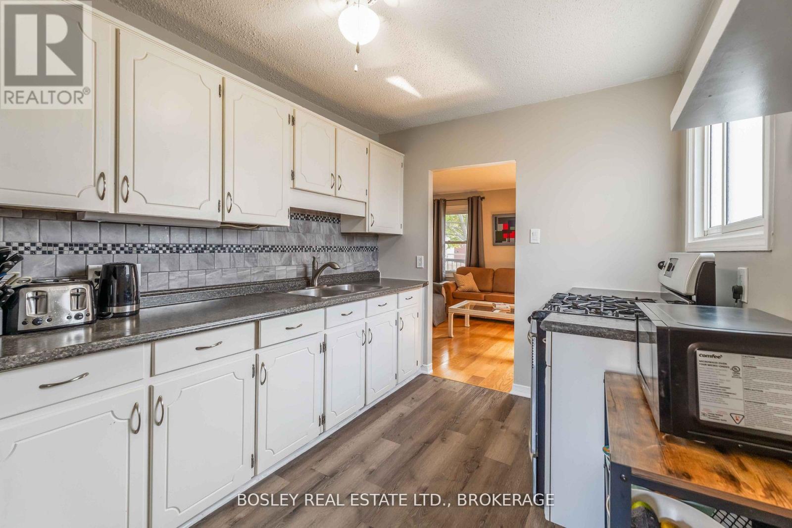 11 Keele Street, St. Catharines (Burleigh Hill), Ontario  L2T 1M6 - Photo 13 - X12431481