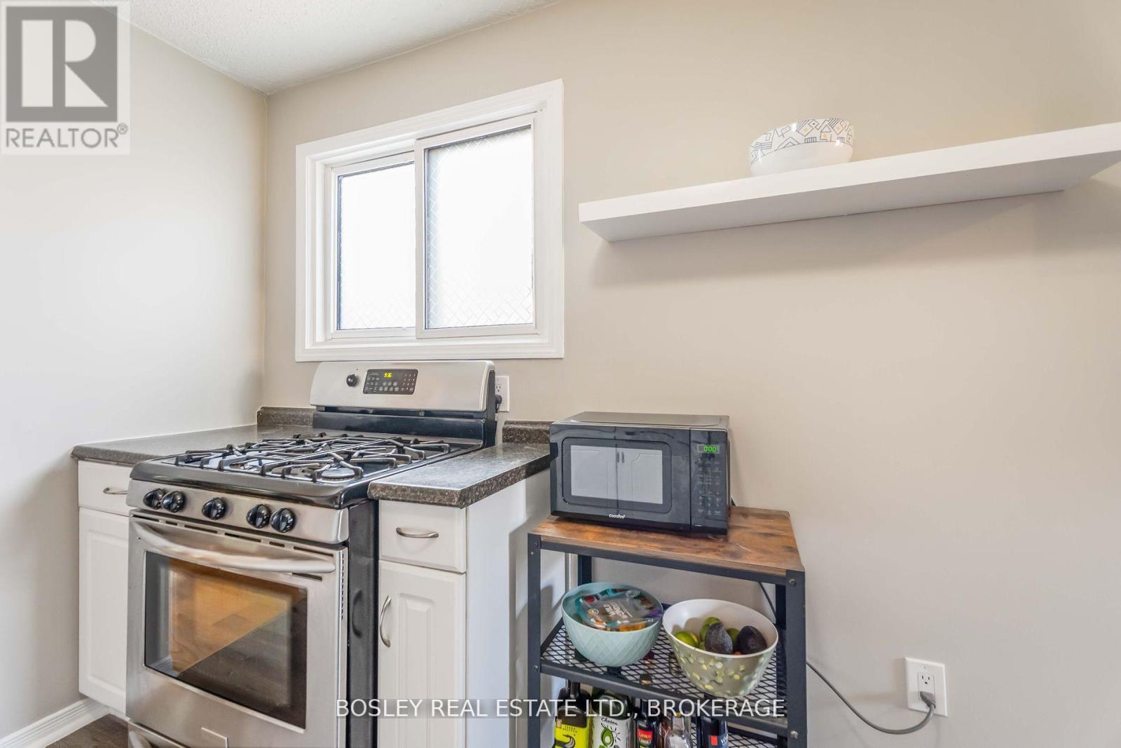 11 Keele Street, St. Catharines (Burleigh Hill), Ontario  L2T 1M6 - Photo 15 - X12431481