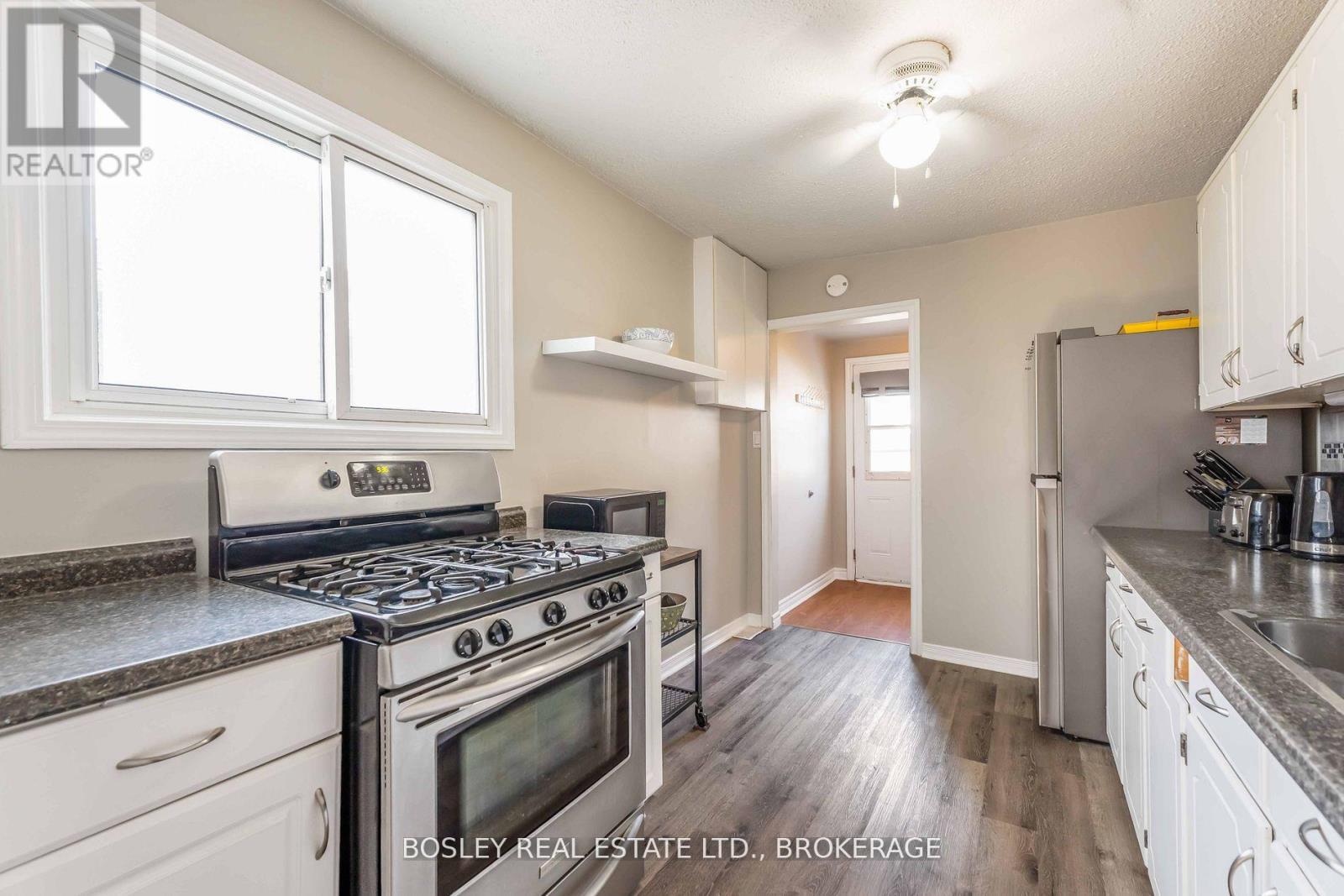 11 Keele Street, St. Catharines (Burleigh Hill), Ontario  L2T 1M6 - Photo 16 - X12431481