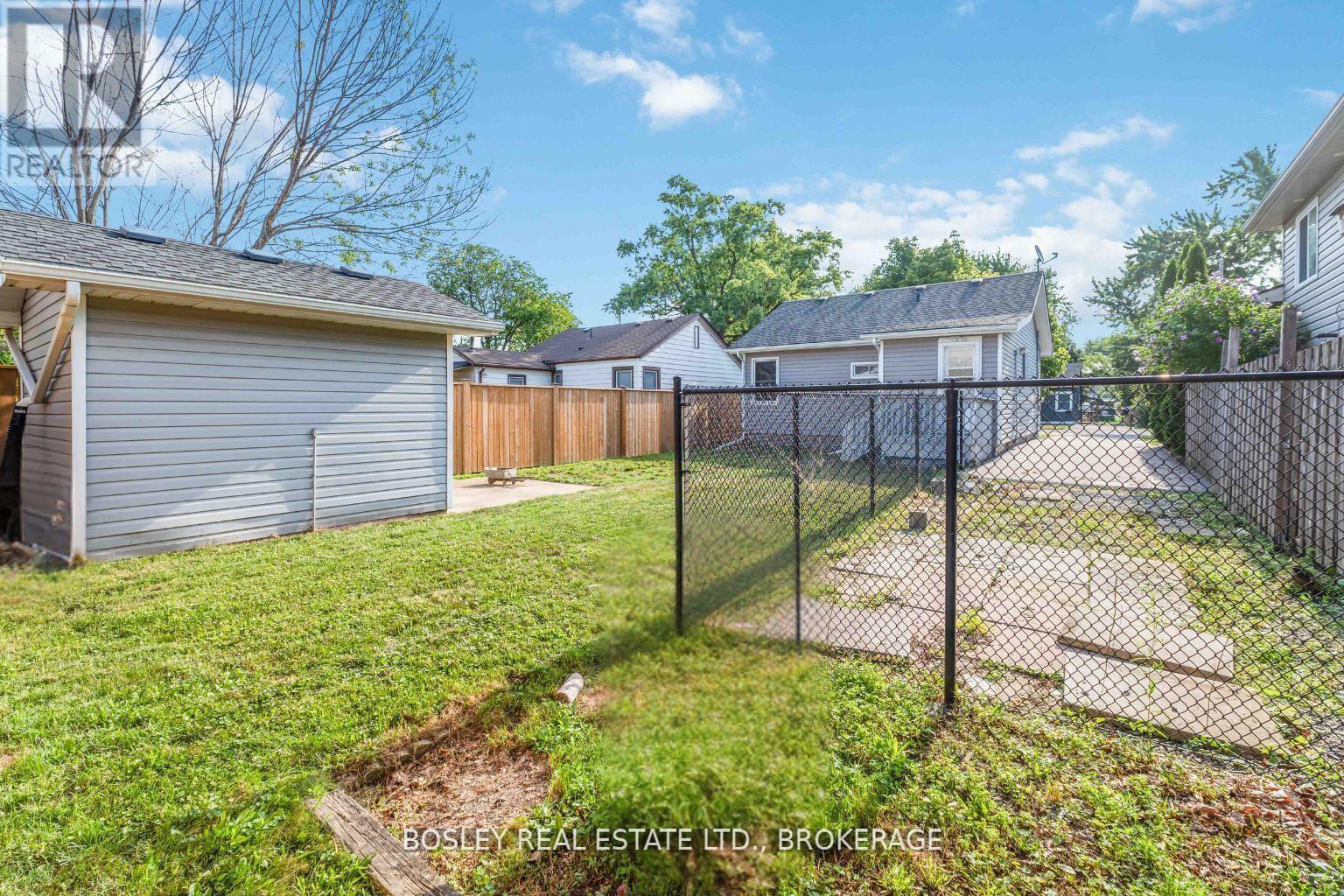 11 Keele Street, St. Catharines (Burleigh Hill), Ontario  L2T 1M6 - Photo 30 - X12431481