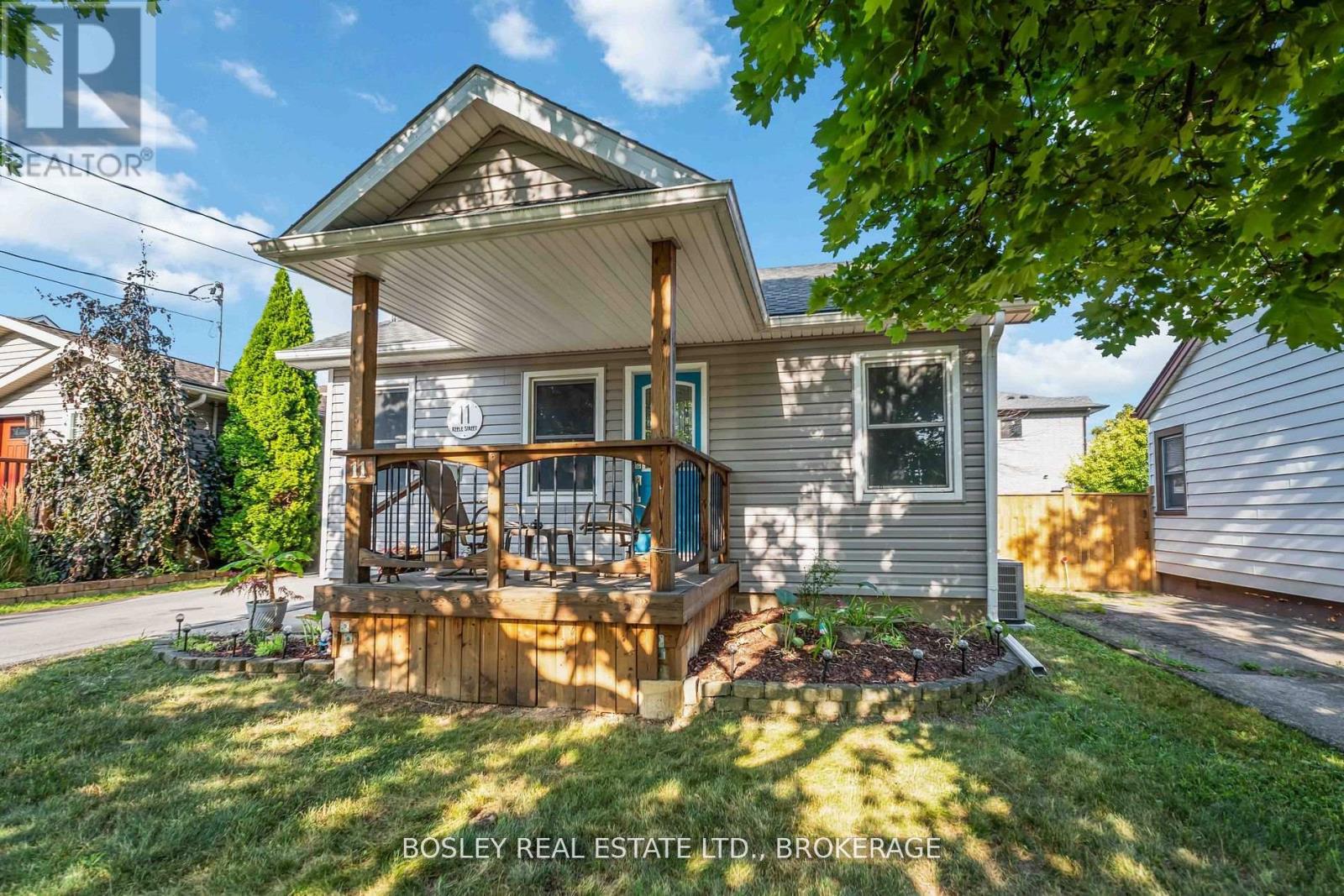 11 Keele Street, St. Catharines (Burleigh Hill), Ontario  L2T 1M6 - Photo 32 - X12431481