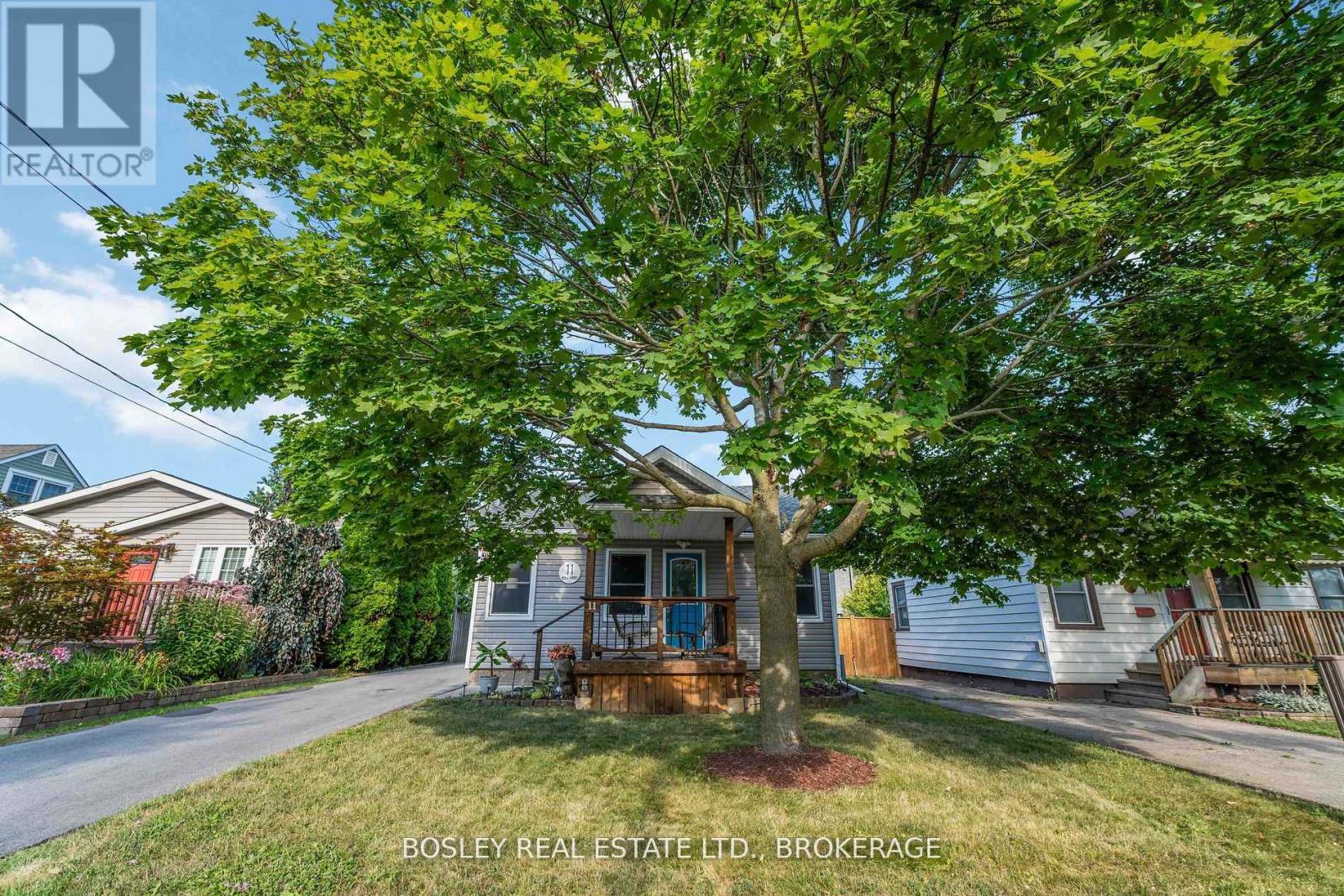 11 Keele Street, St. Catharines (Burleigh Hill), Ontario  L2T 1M6 - Photo 34 - X12431481