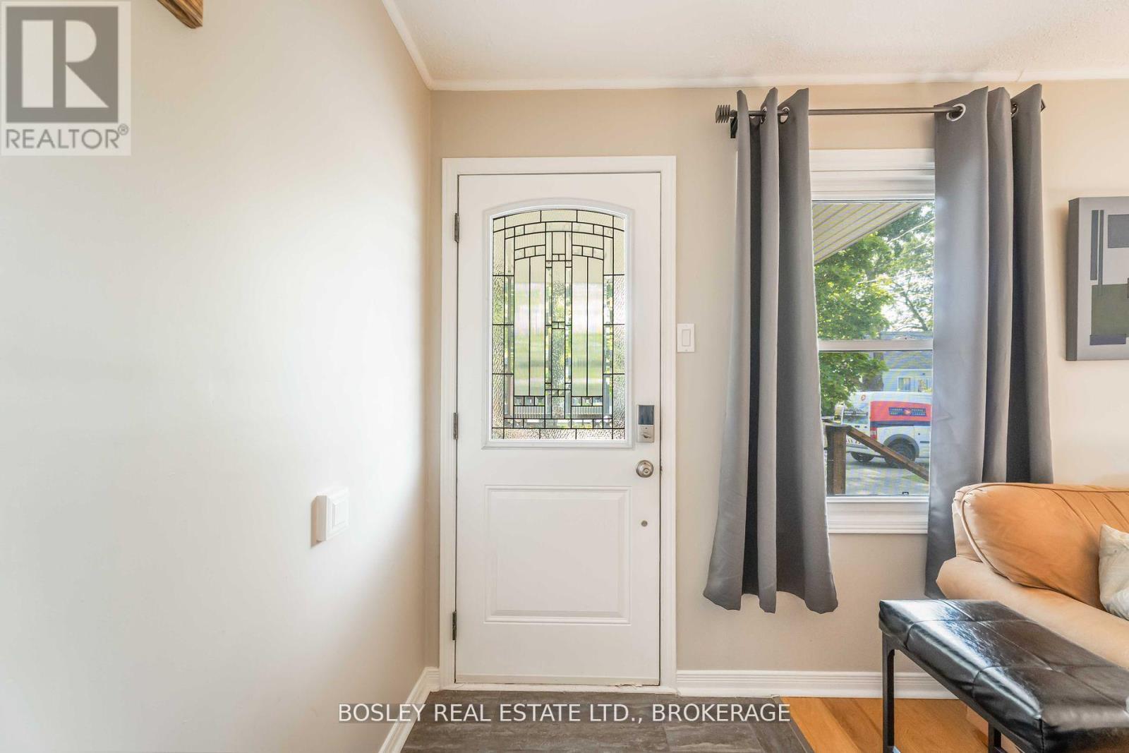 11 Keele Street, St. Catharines (Burleigh Hill), Ontario  L2T 1M6 - Photo 6 - X12431481