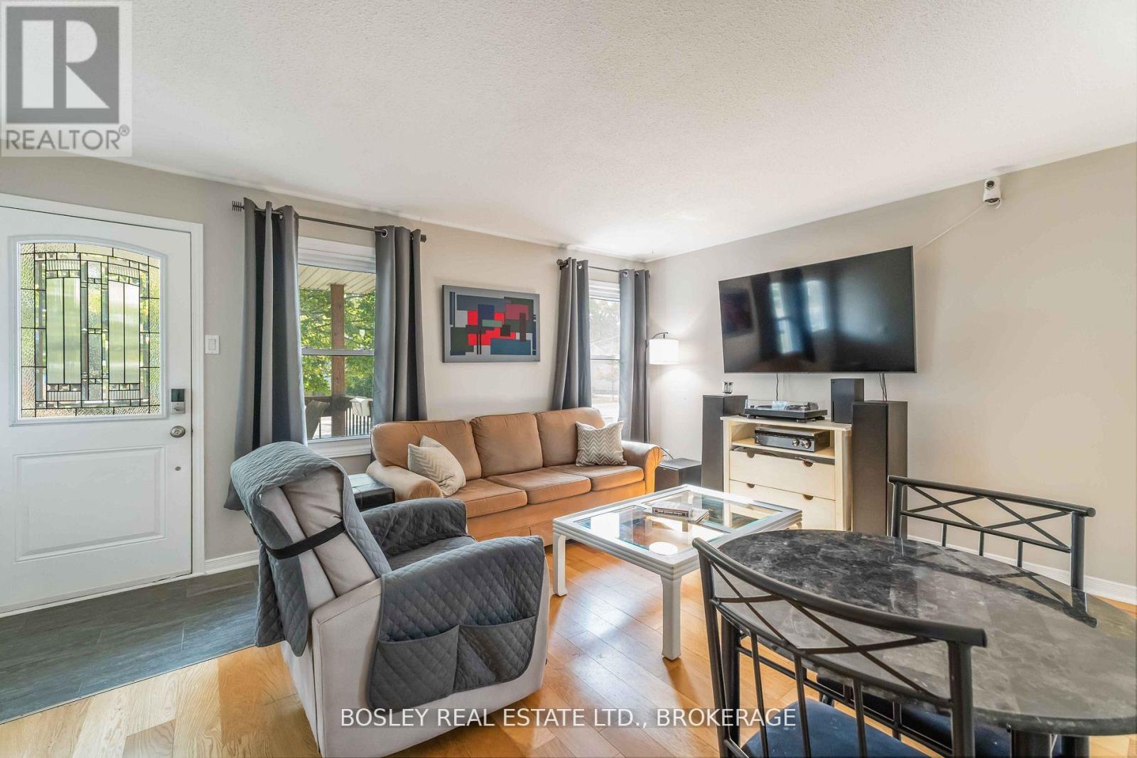 11 Keele Street, St. Catharines (Burleigh Hill), Ontario  L2T 1M6 - Photo 8 - X12431481