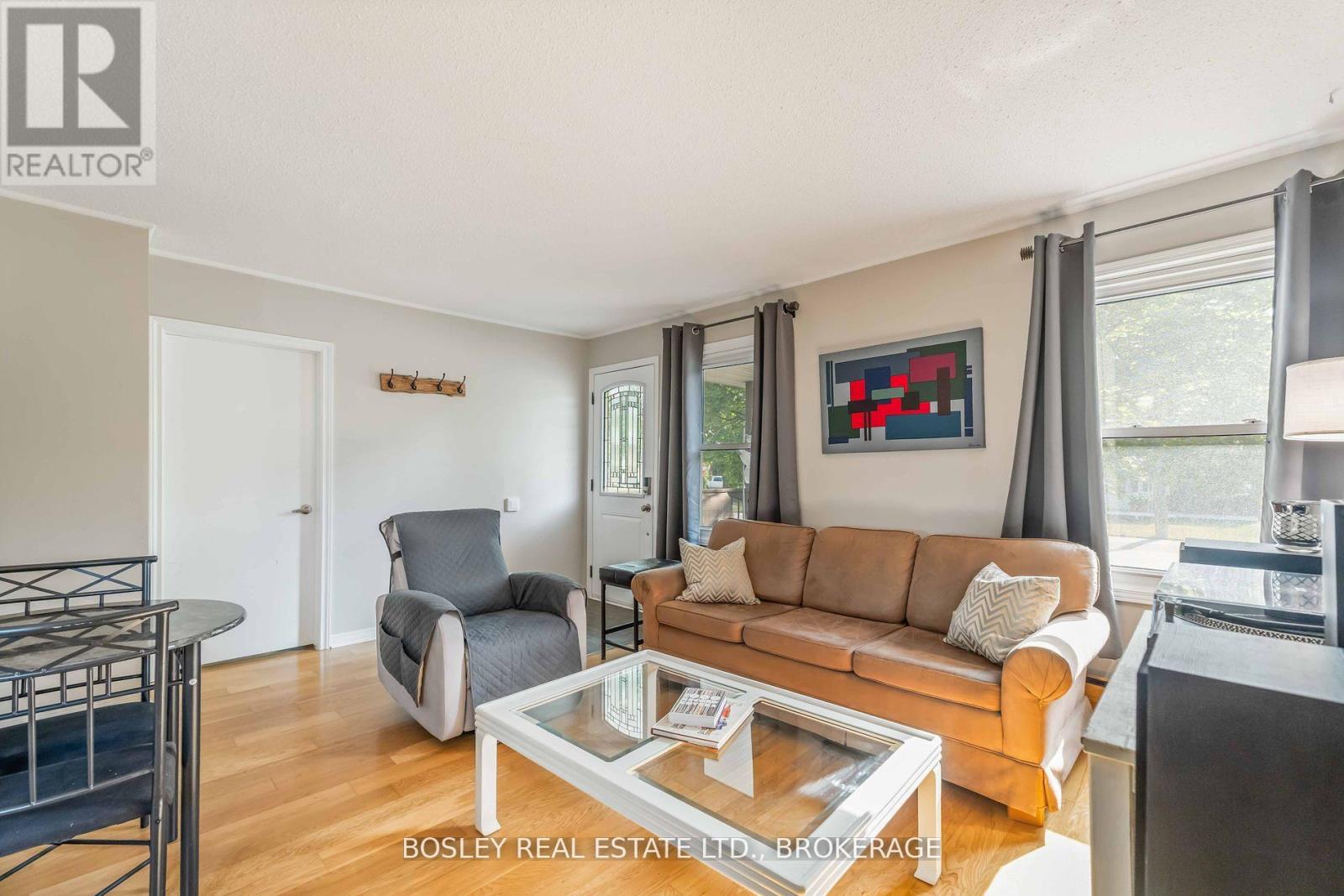 11 Keele Street, St. Catharines (Burleigh Hill), Ontario  L2T 1M6 - Photo 9 - X12431481