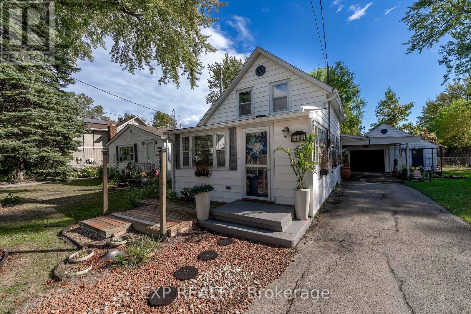 3791 Fairfield Avenue, Fort Erie, Ontario  L0S 1B0 - Photo 5 - X12431495