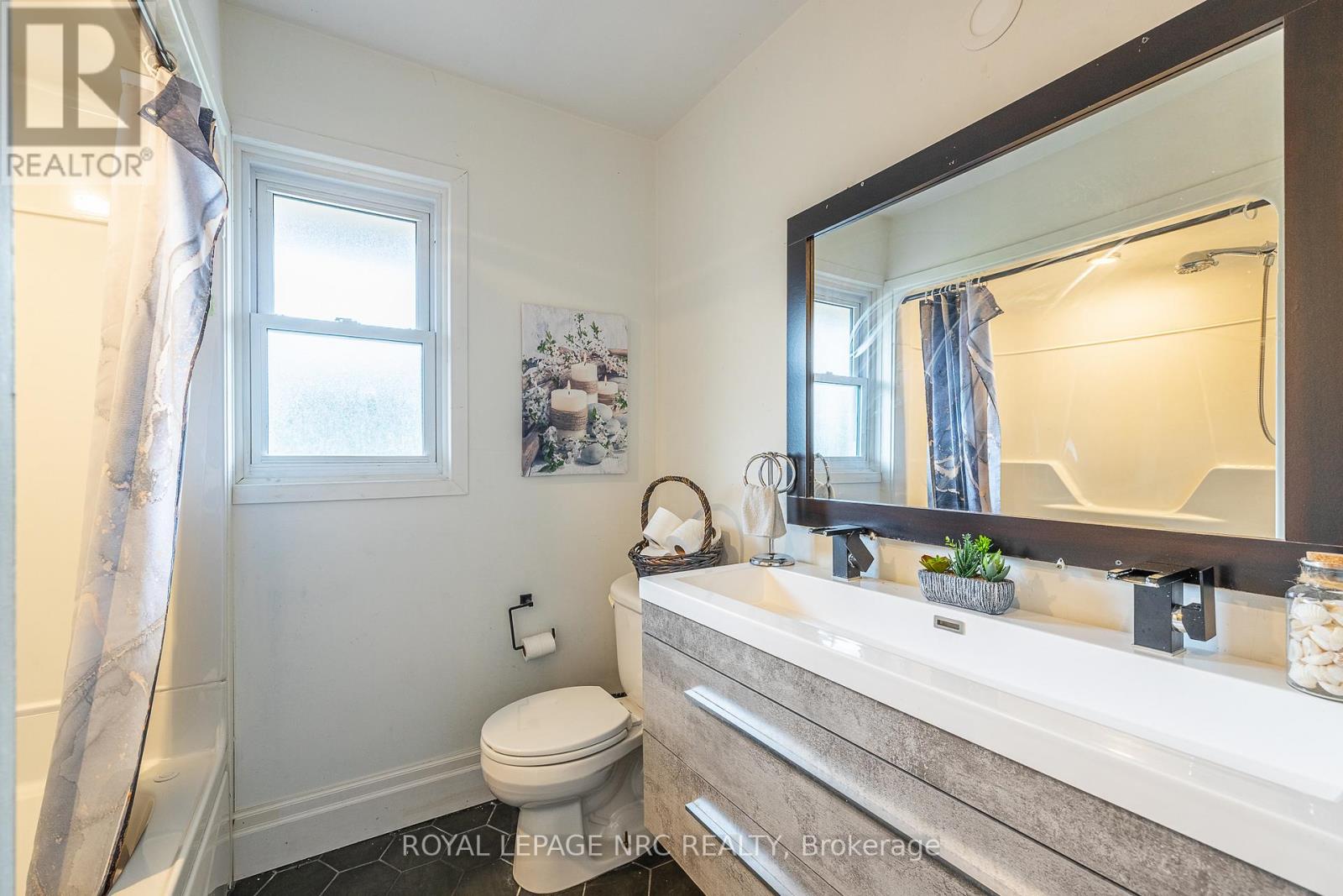 3797 Wiltshire Boulevard, Niagara Falls (Casey), Ontario  L2J 3E5 - Photo 20 - X12431496