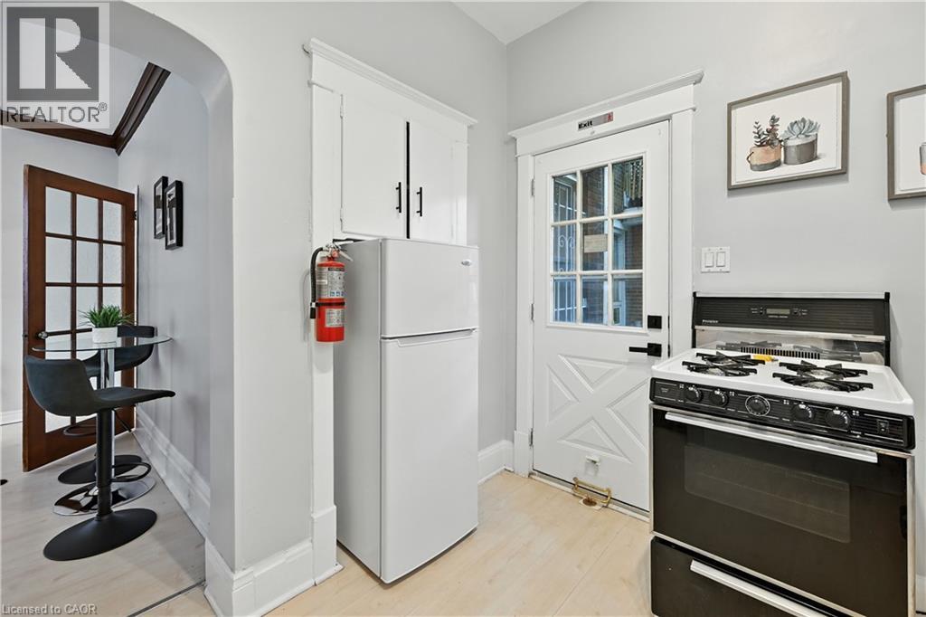 1047 Main Street E, Hamilton, Ontario  L8M 1N5 - Photo 14 - 40773968