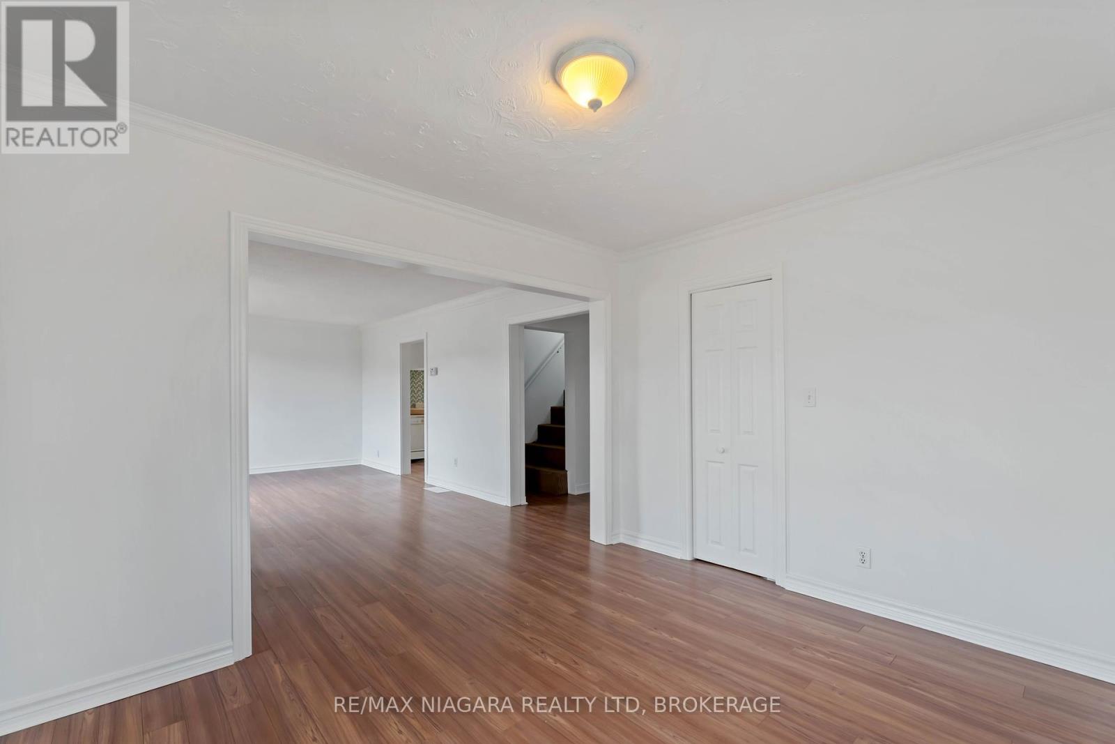 21 Maywood Avenue, St. Catharines, Ontario  L2R 1C5 - Photo 10 - X12426084