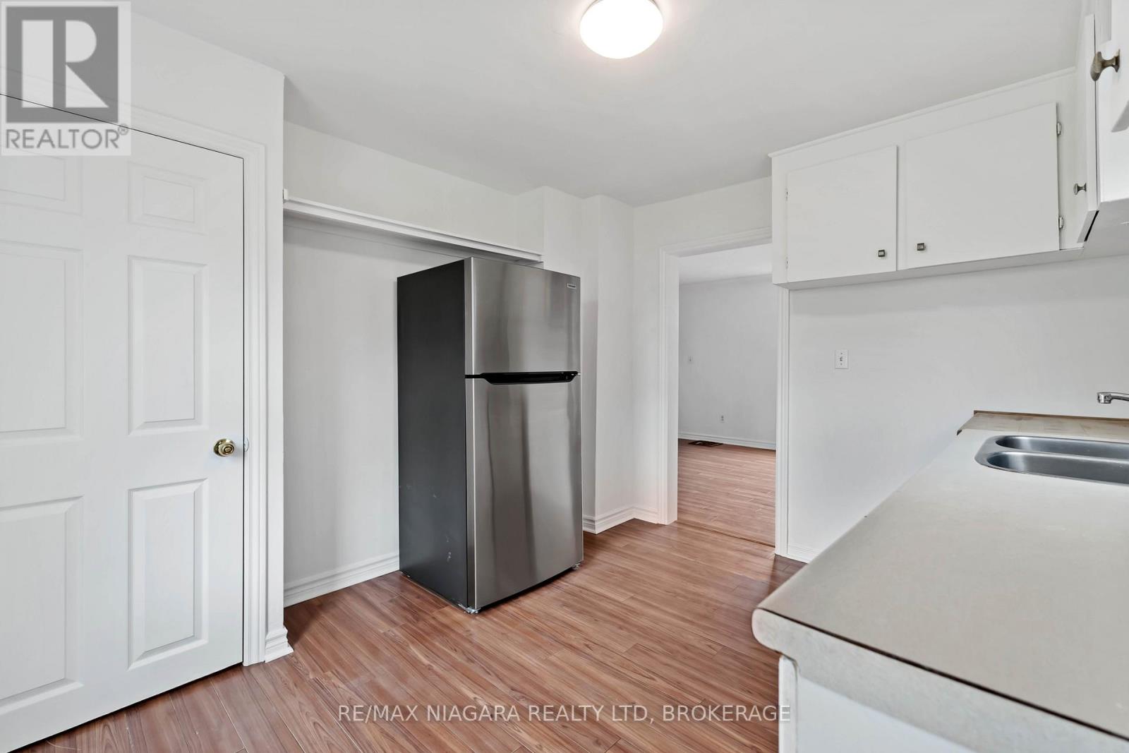 21 Maywood Avenue, St. Catharines, Ontario  L2R 1C5 - Photo 14 - X12426084