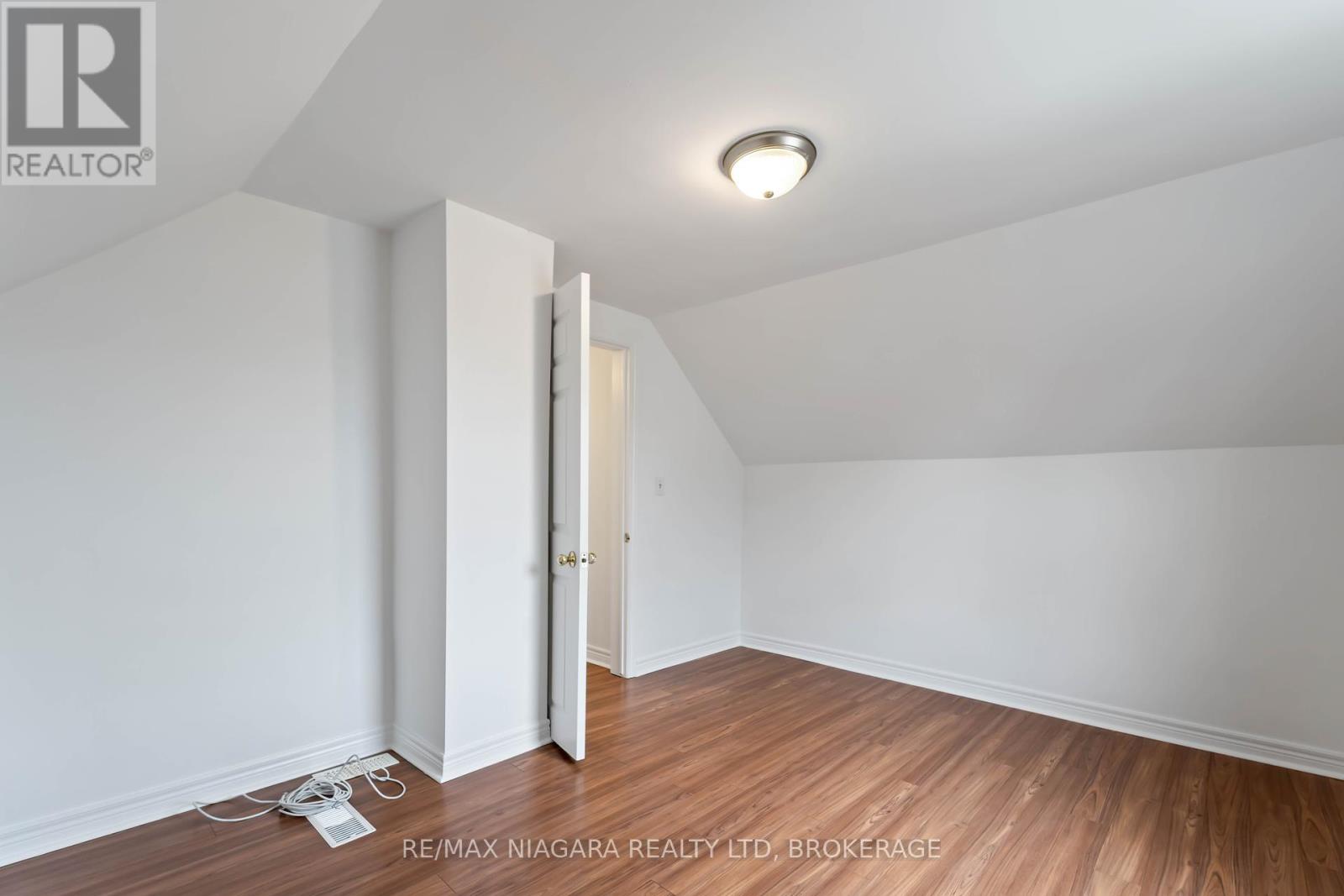 21 Maywood Avenue, St. Catharines, Ontario  L2R 1C5 - Photo 19 - X12426084