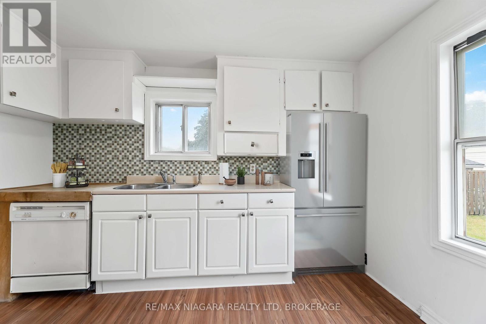 21 Maywood Avenue, St. Catharines, Ontario  L2R 1C5 - Photo 13 - X12426084