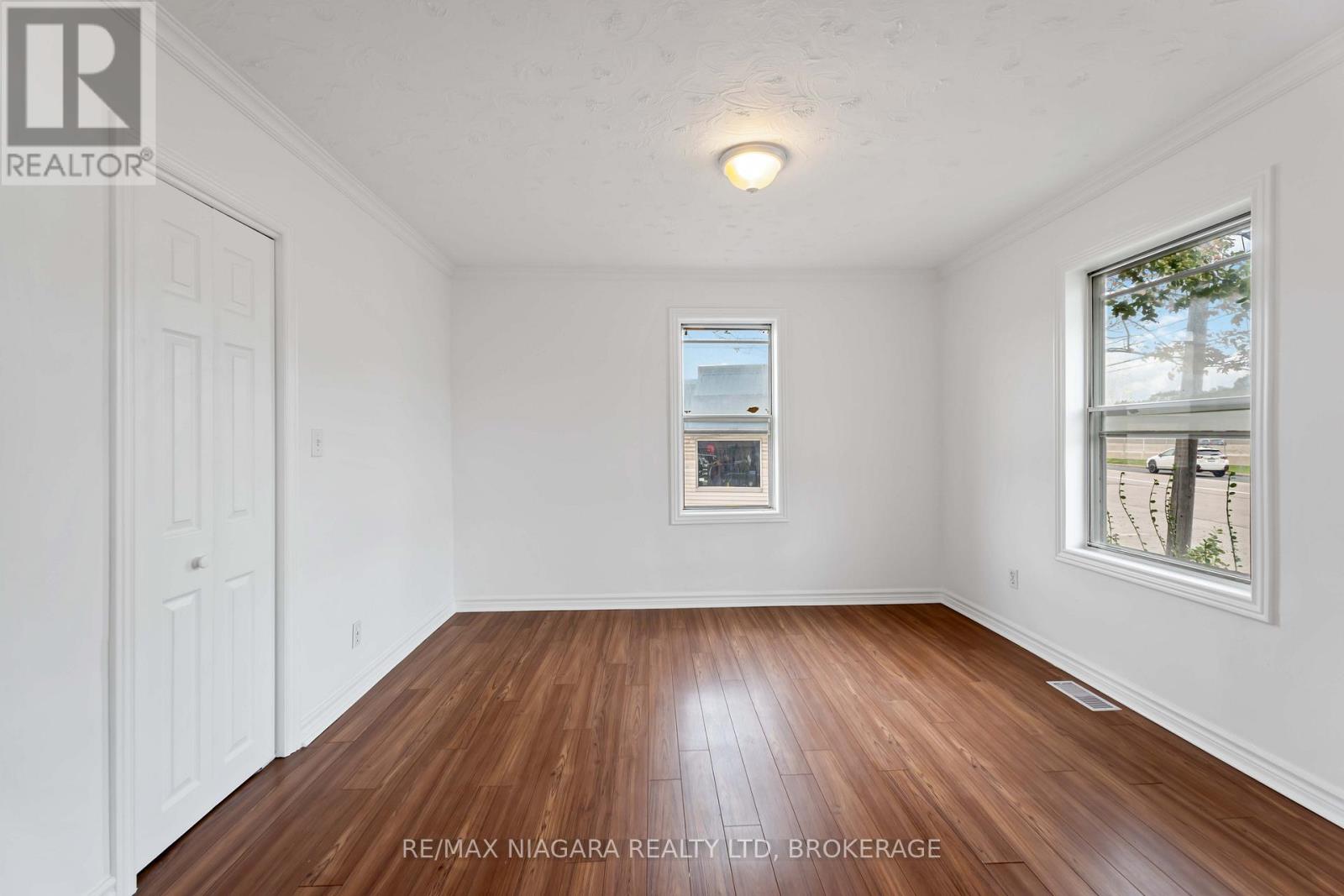 21 Maywood Avenue, St. Catharines, Ontario  L2R 1C5 - Photo 7 - X12426084