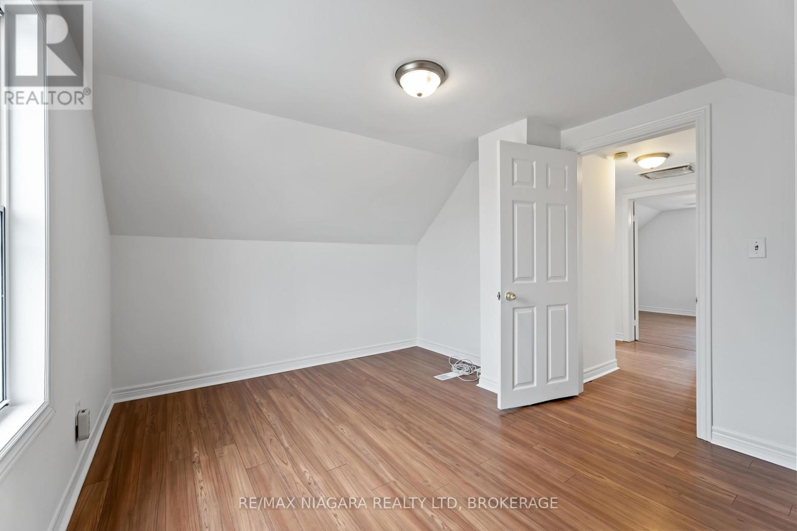 21 Maywood Avenue, St. Catharines, Ontario  L2R 1C5 - Photo 20 - X12426084