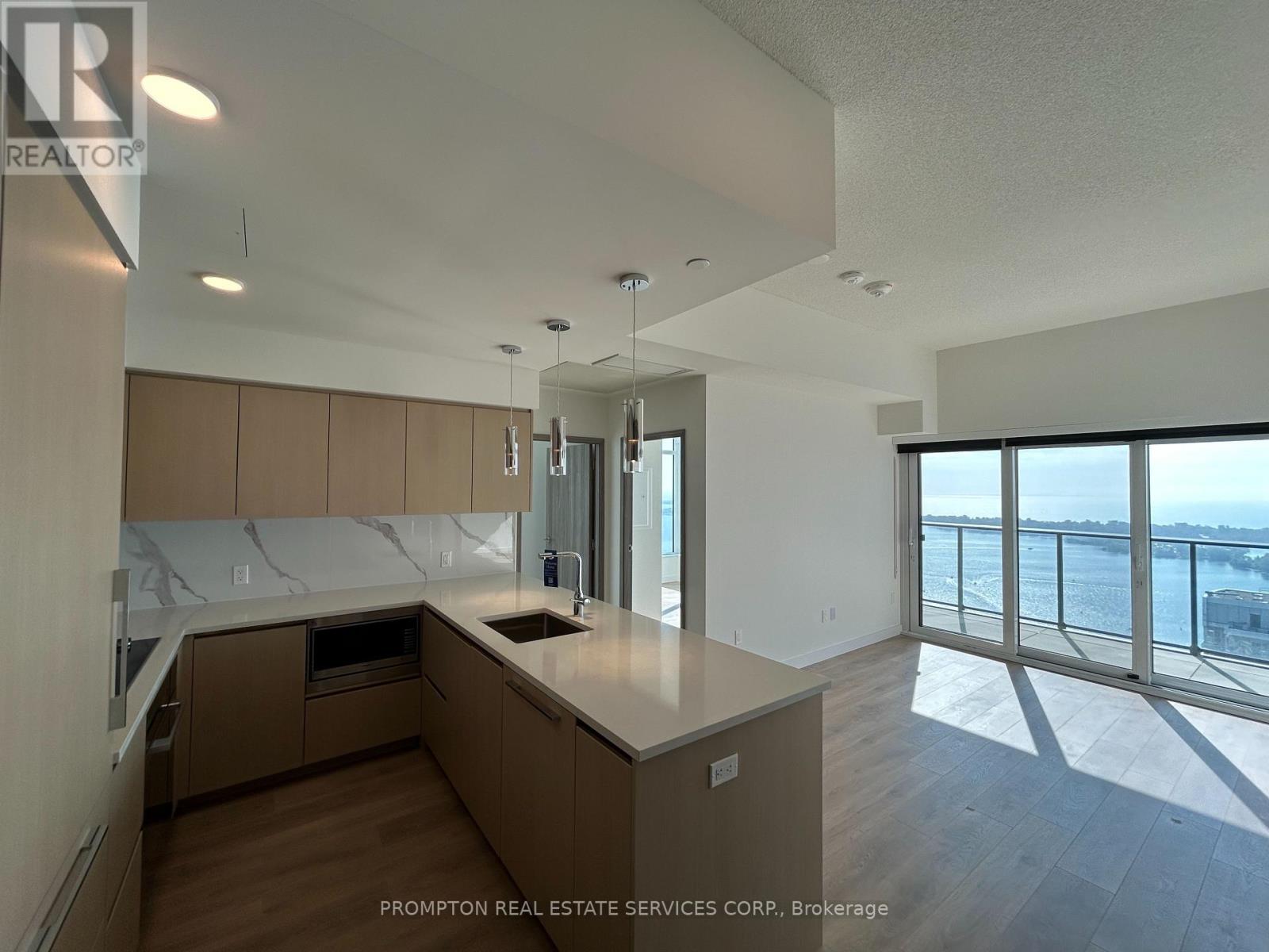 6106 - 3 Concord Cityplace Way, Toronto (Waterfront Communities), Ontario  M5V 0X4 - Photo 11 - C12431483