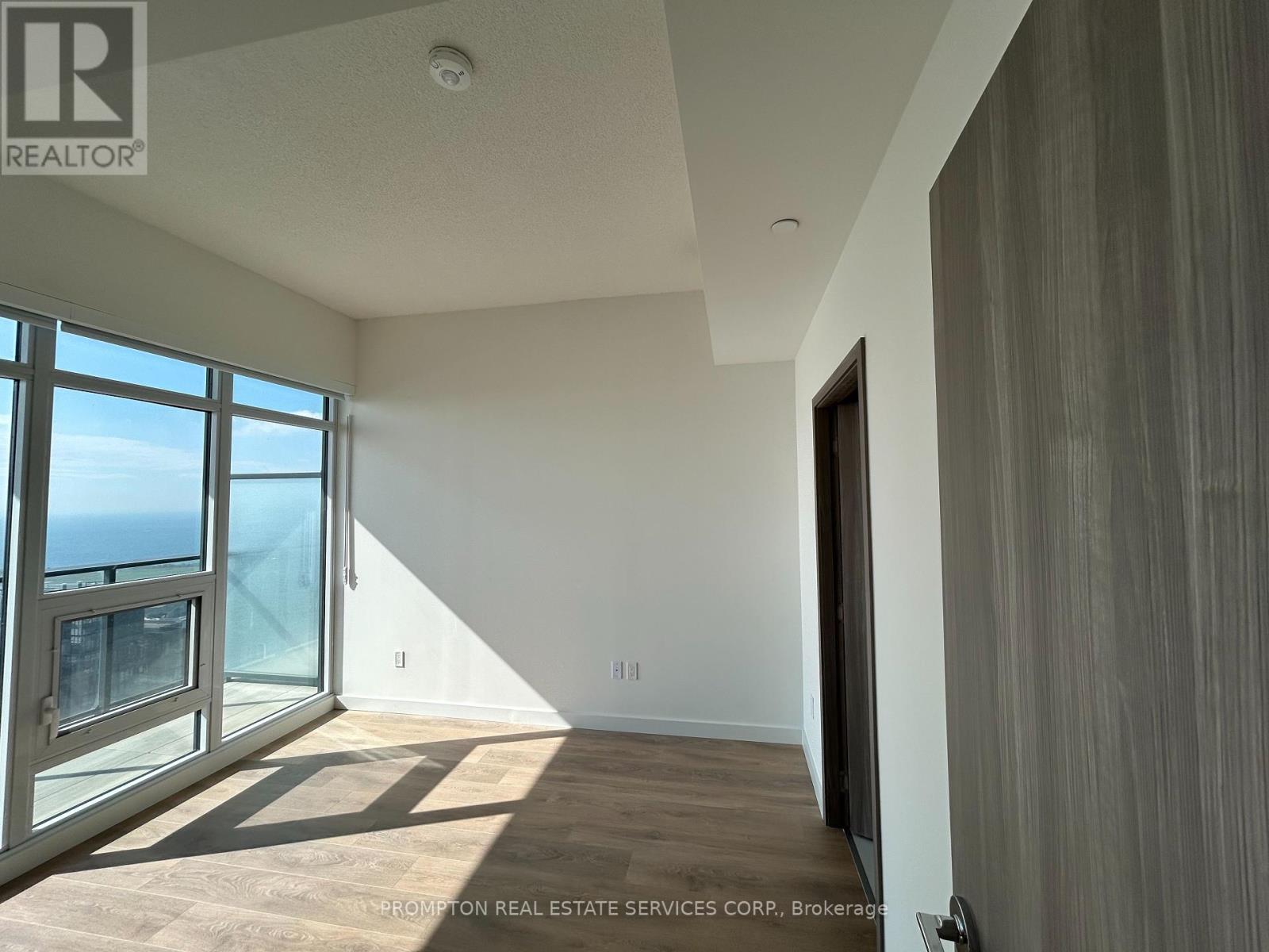 6106 - 3 Concord Cityplace Way, Toronto (Waterfront Communities), Ontario  M5V 0X4 - Photo 13 - C12431483