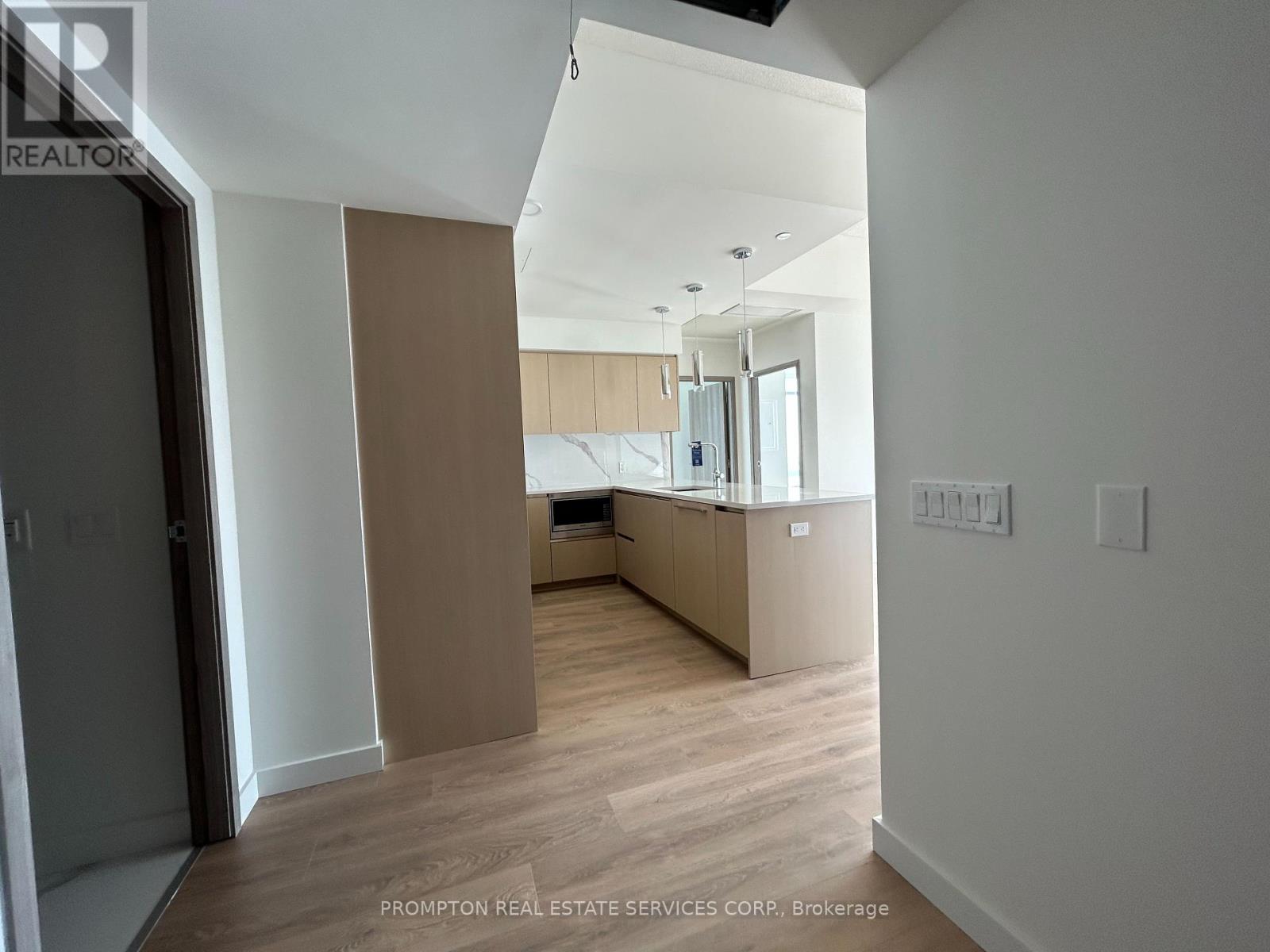 6106 - 3 Concord Cityplace Way, Toronto (Waterfront Communities), Ontario  M5V 0X4 - Photo 8 - C12431483