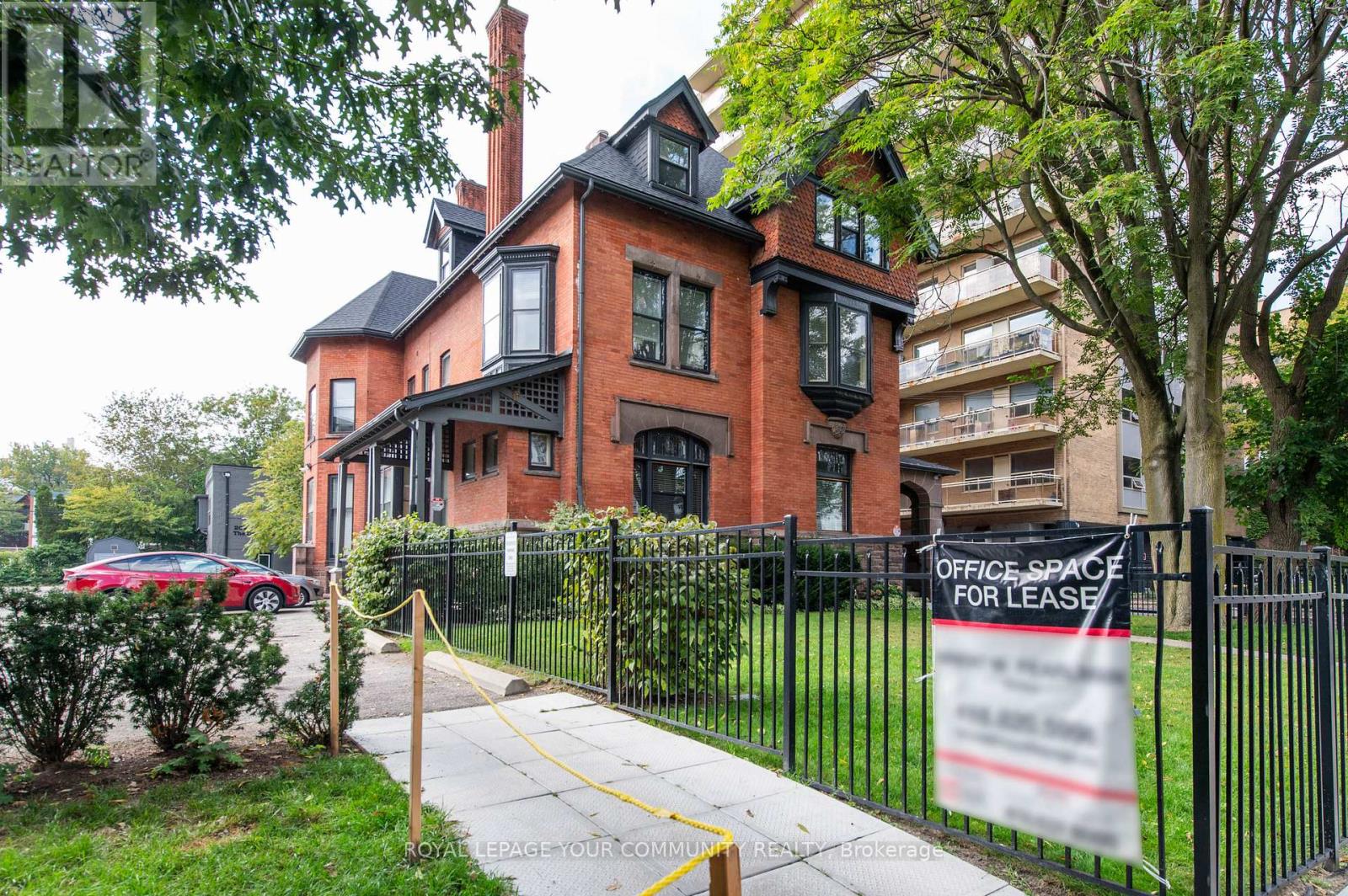 109 - 204 ST. GEORGE STREET, Toronto, Ontario