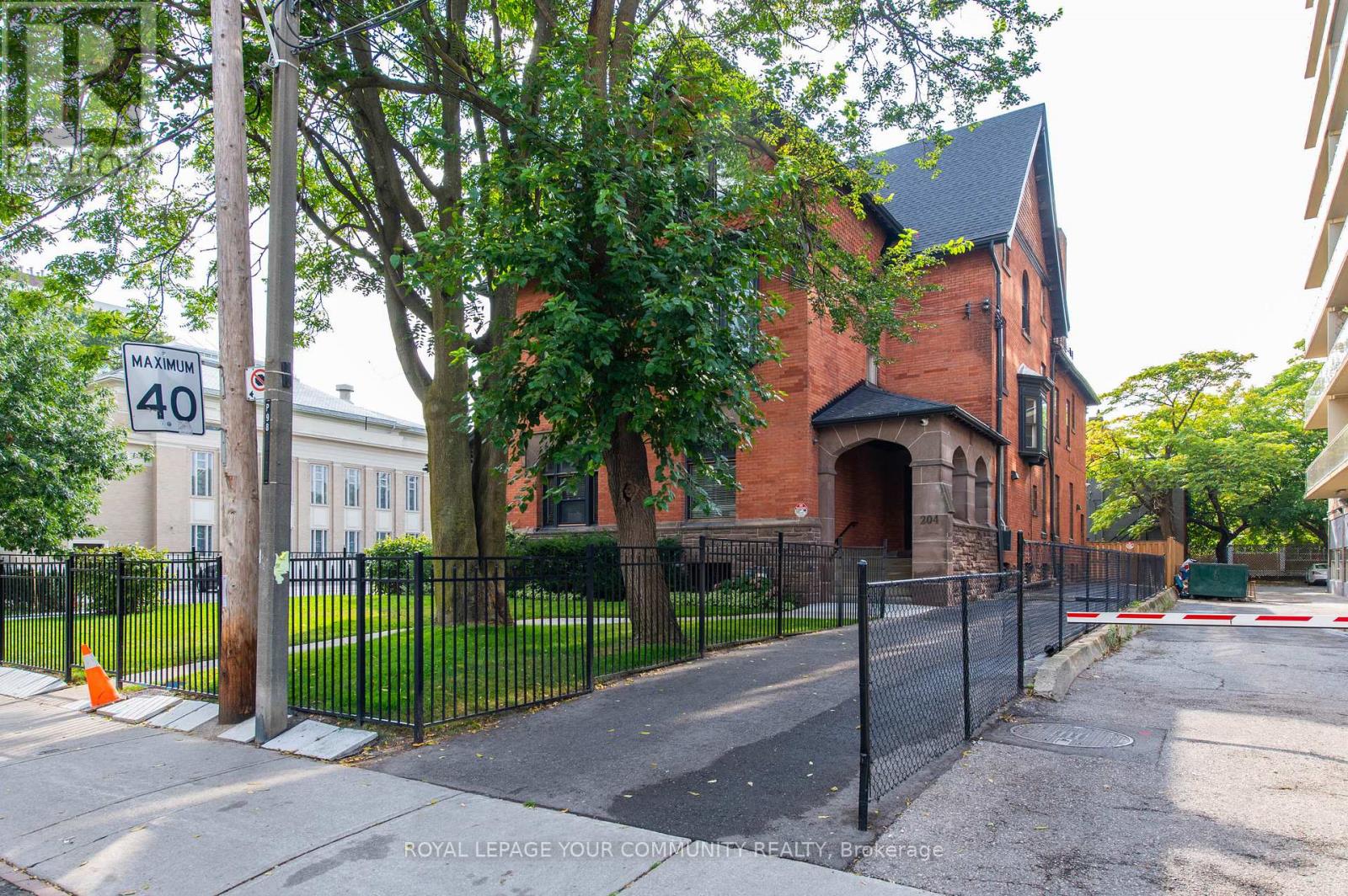 109 - 204 St. George Street, Toronto (Annex), Ontario  M5R 2N5 - Photo 11 - C12431510