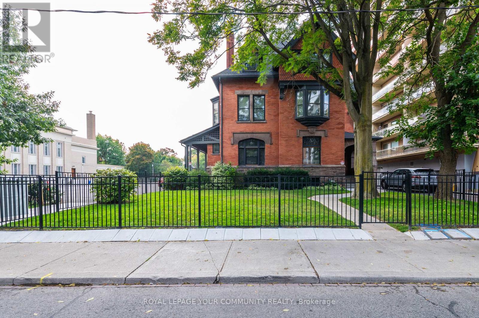 109 - 204 St. George Street, Toronto (Annex), Ontario  M5R 2N5 - Photo 7 - C12431510