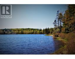 2 Laconia Road, Lunenburg, Ca