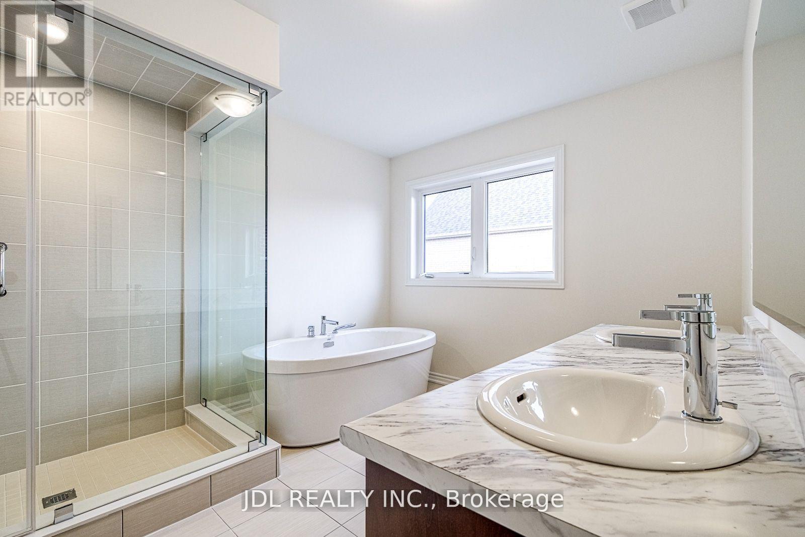 52 Bill Guy Drive, Georgina, Ontario  L4P 0J1 - Photo 12 - N12431474