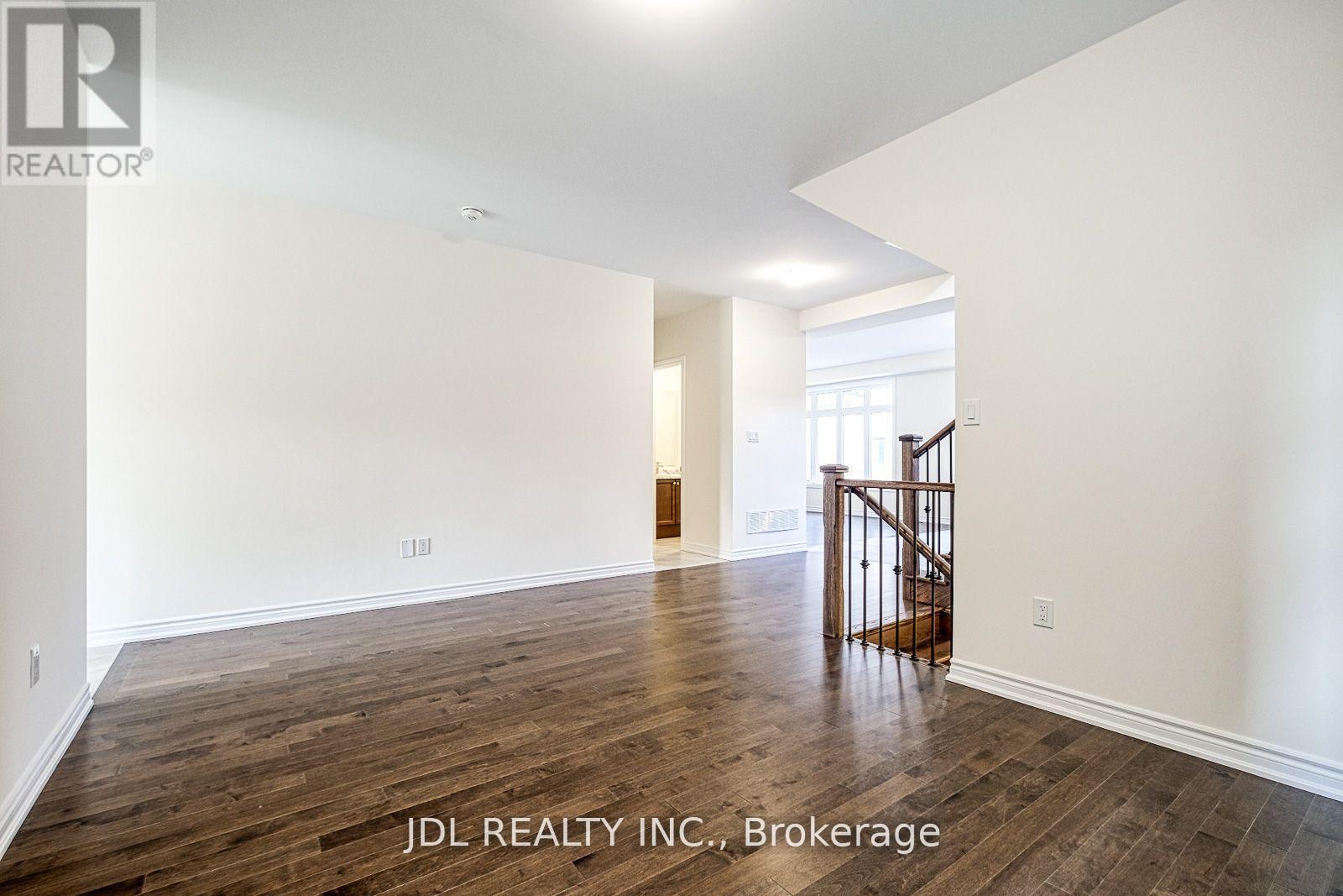 52 Bill Guy Drive, Georgina, Ontario  L4P 0J1 - Photo 4 - N12431474