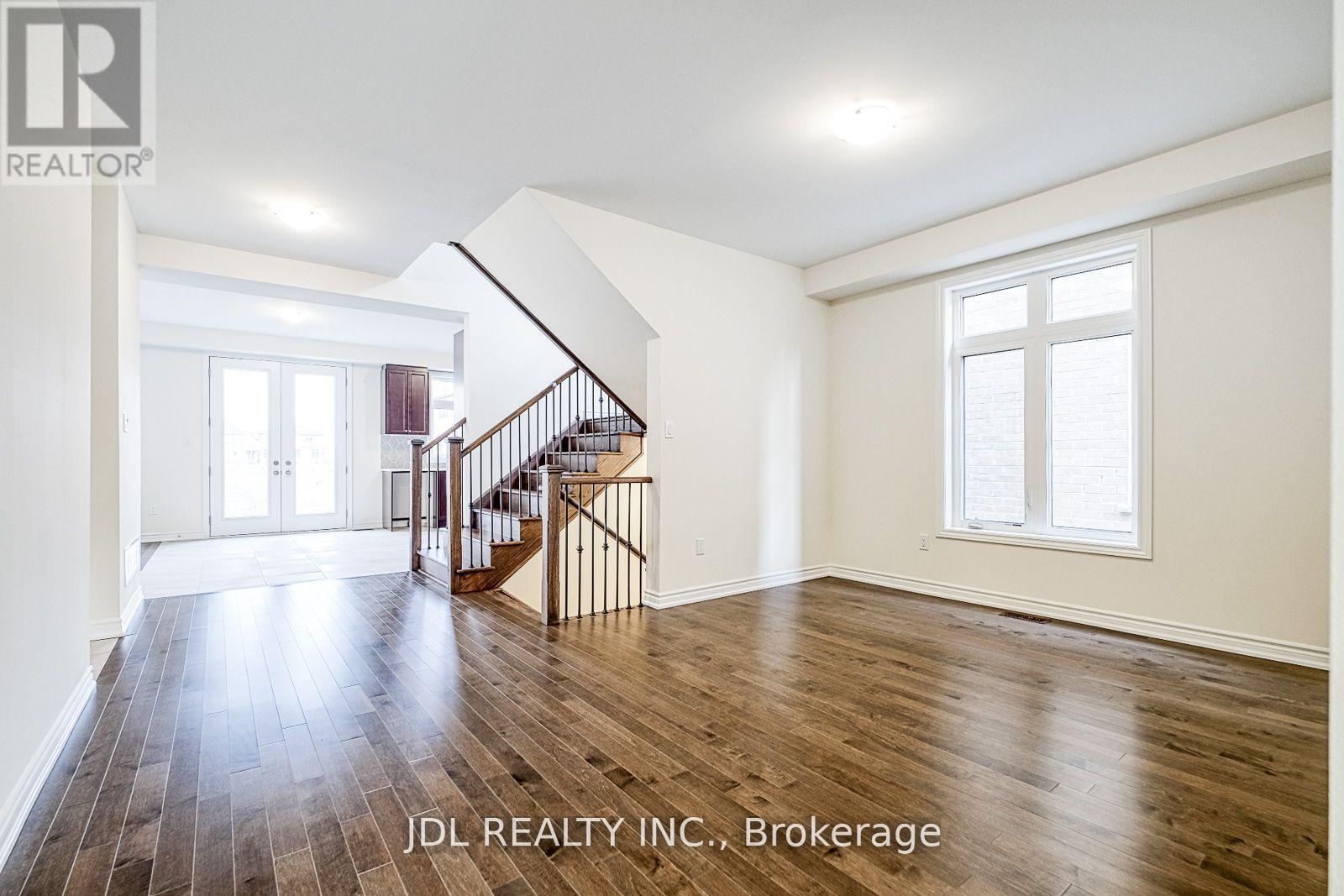52 Bill Guy Drive, Georgina, Ontario  L4P 0J1 - Photo 5 - N12431474