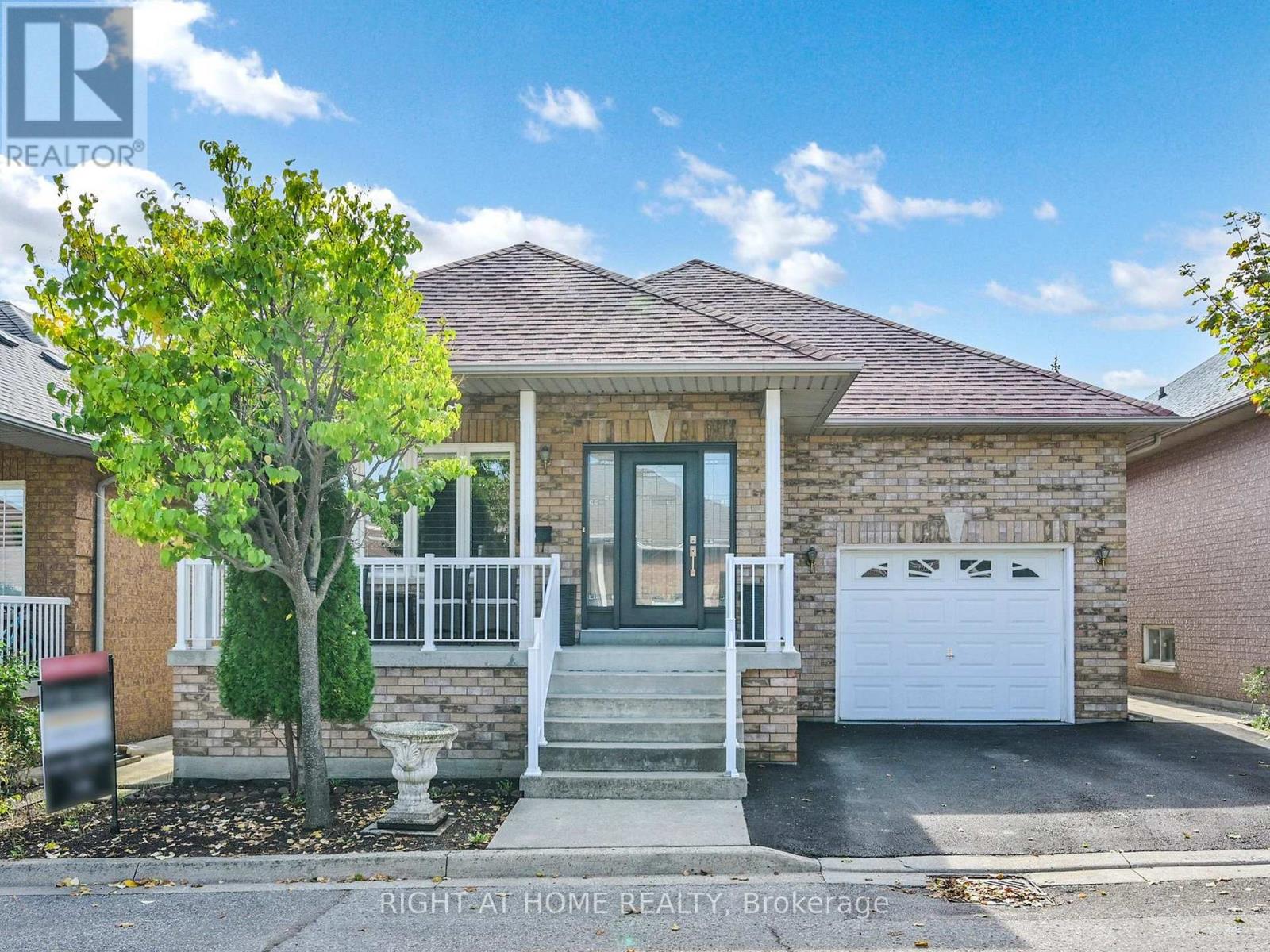 14 - 9 Amalfi Court, Vaughan, Ontario  L4L 9S2 - Photo 1 - N12431476