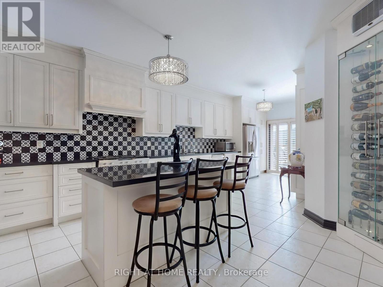14 - 9 Amalfi Court, Vaughan, Ontario  L4L 9S2 - Photo 14 - N12431476
