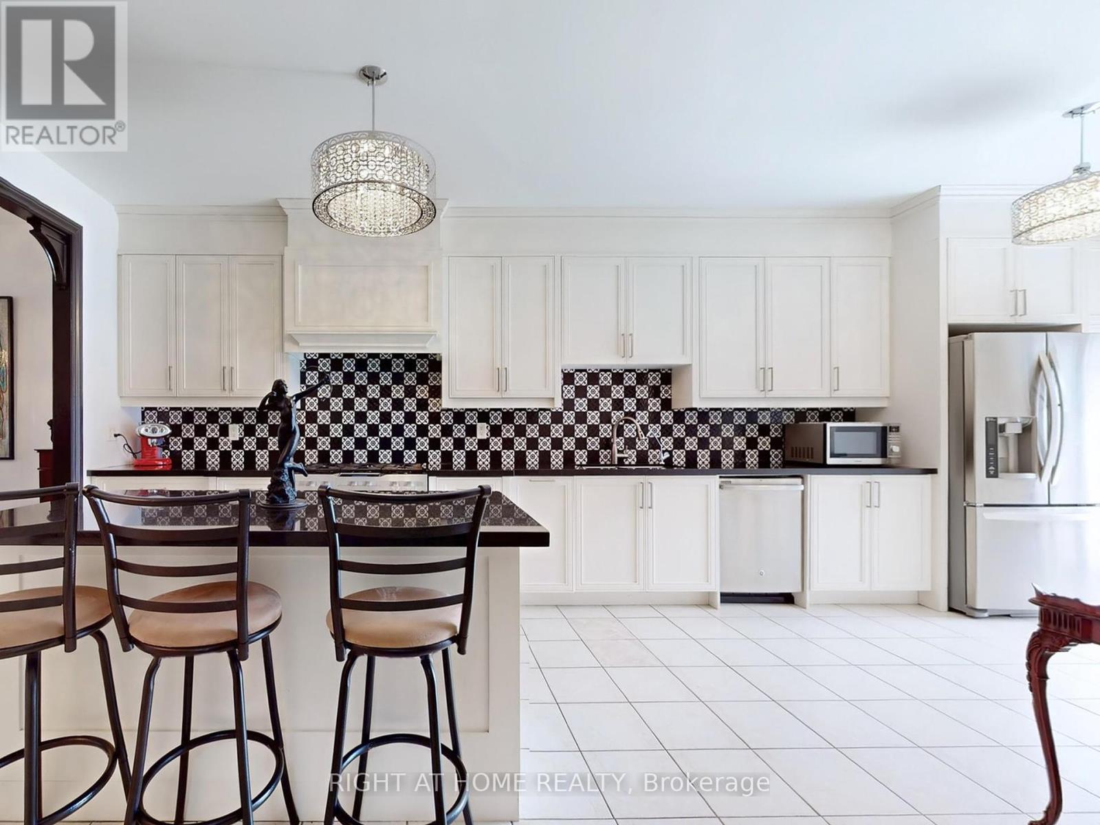 14 - 9 Amalfi Court, Vaughan, Ontario  L4L 9S2 - Photo 15 - N12431476