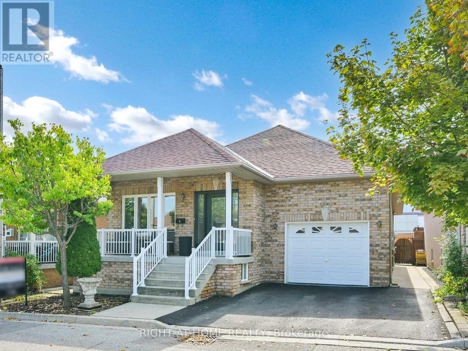 14 - 9 Amalfi Court, Vaughan, Ontario  L4L 9S2 - Photo 2 - N12431476