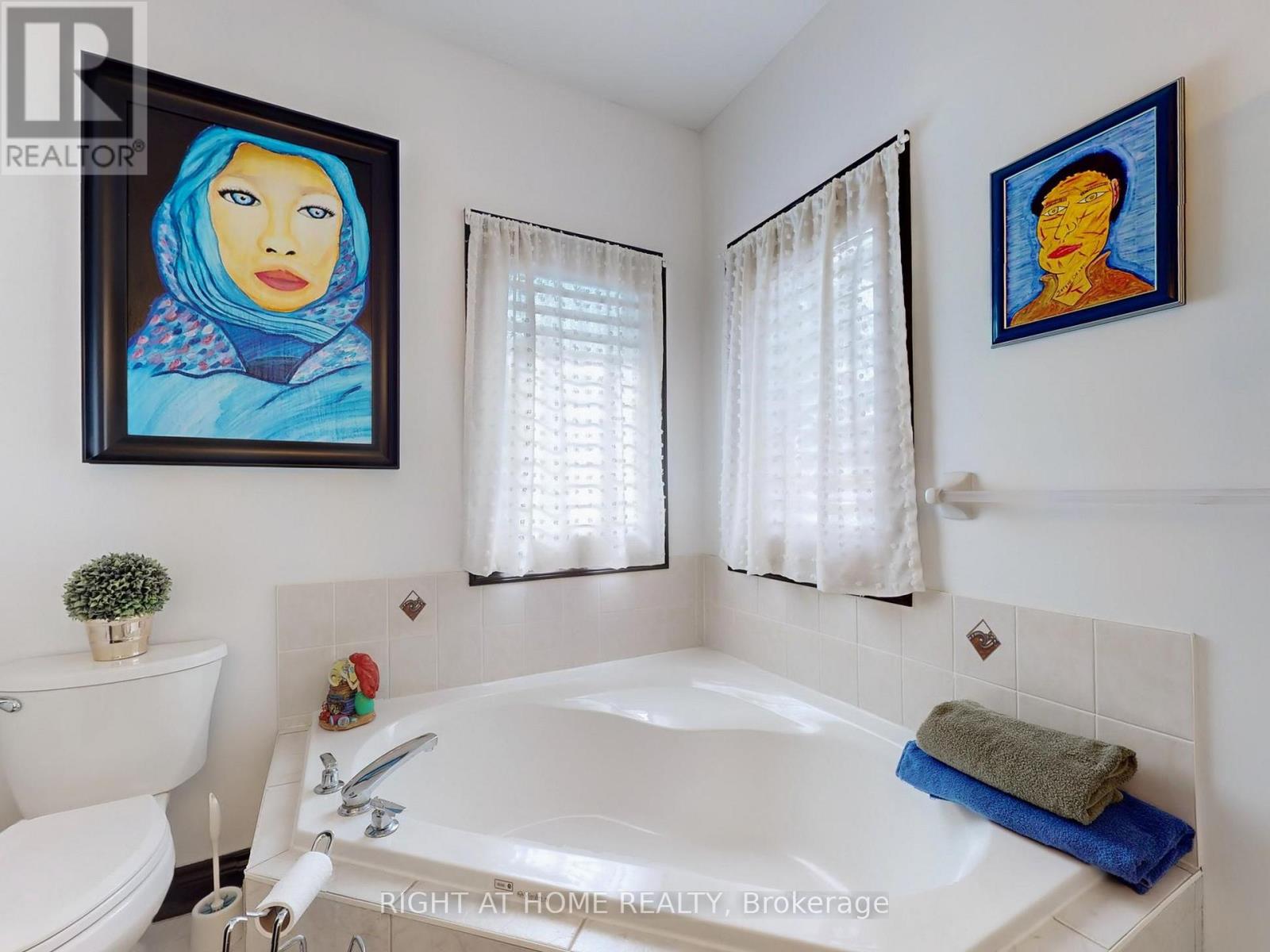 14 - 9 Amalfi Court, Vaughan, Ontario  L4L 9S2 - Photo 24 - N12431476