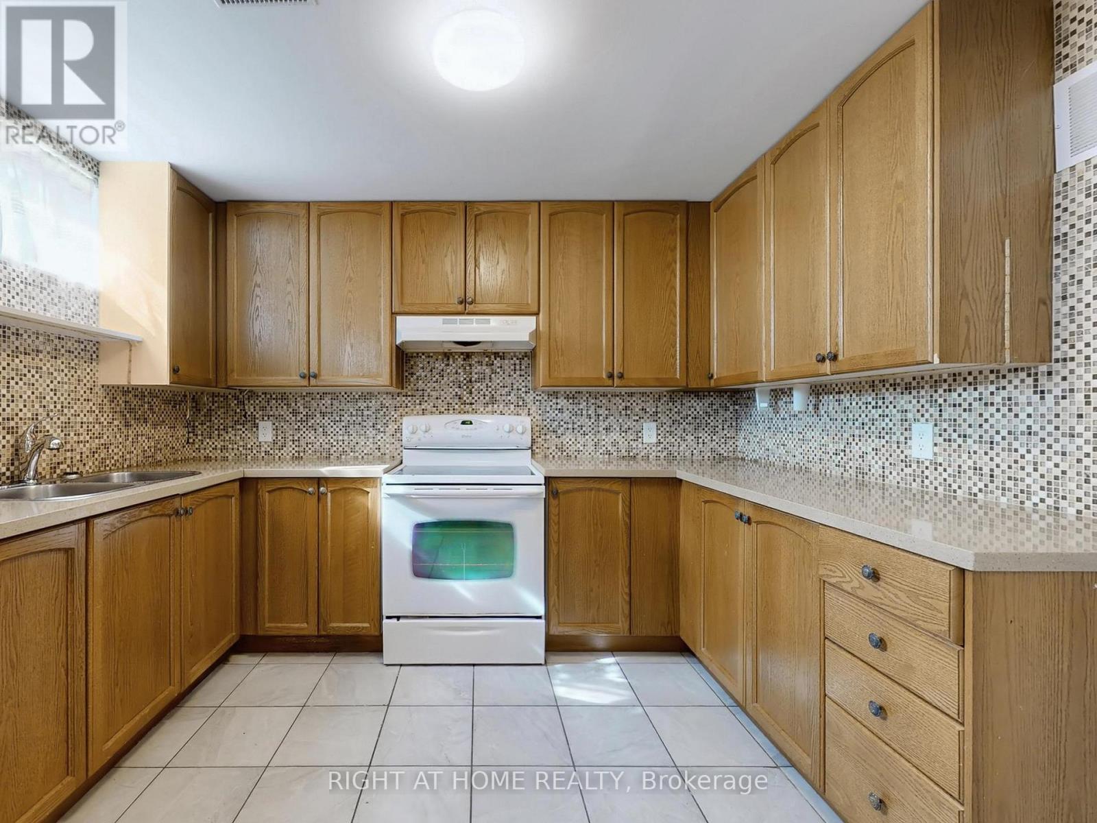 14 - 9 Amalfi Court, Vaughan, Ontario  L4L 9S2 - Photo 31 - N12431476