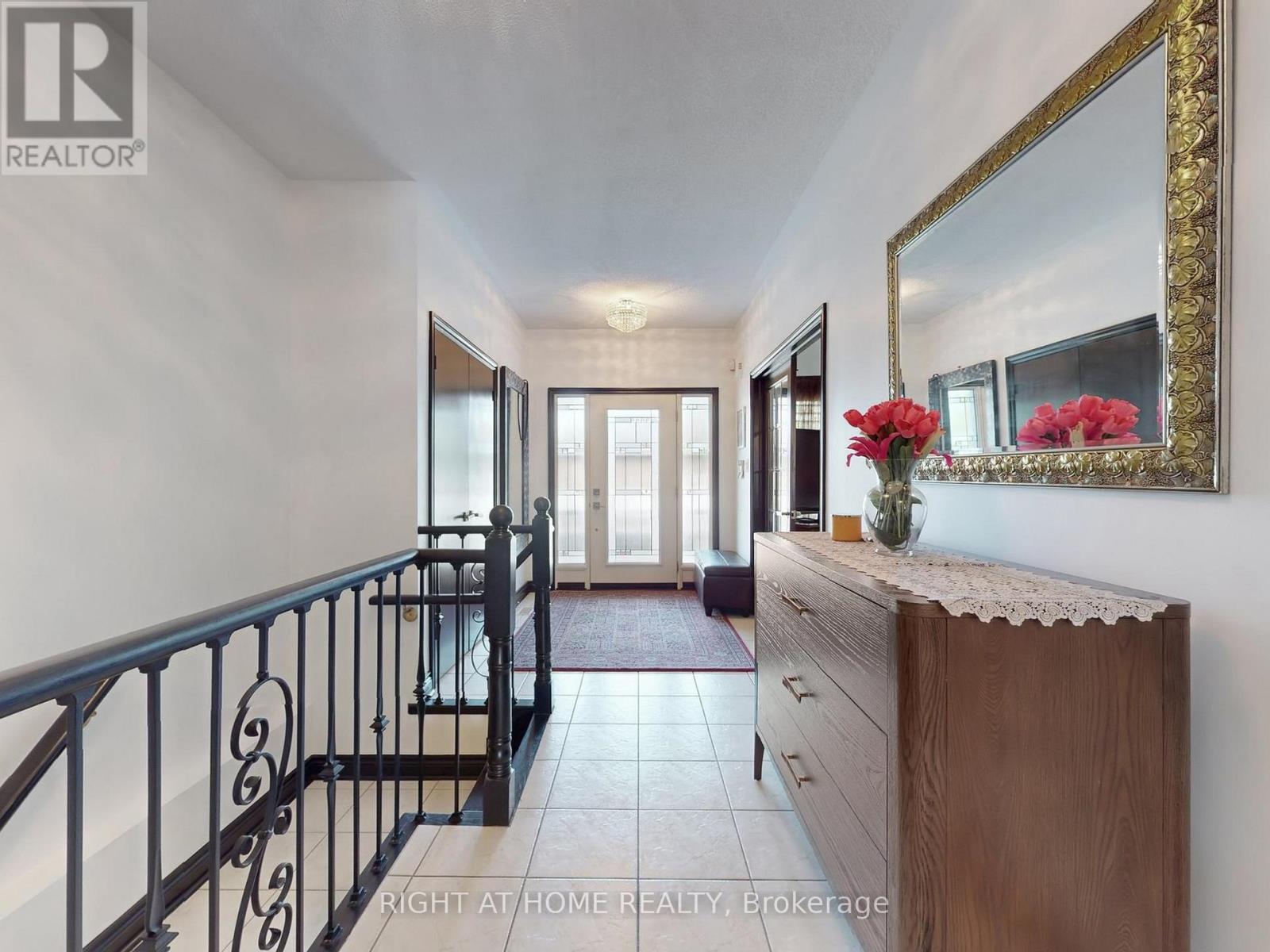 14 - 9 Amalfi Court, Vaughan, Ontario  L4L 9S2 - Photo 4 - N12431476