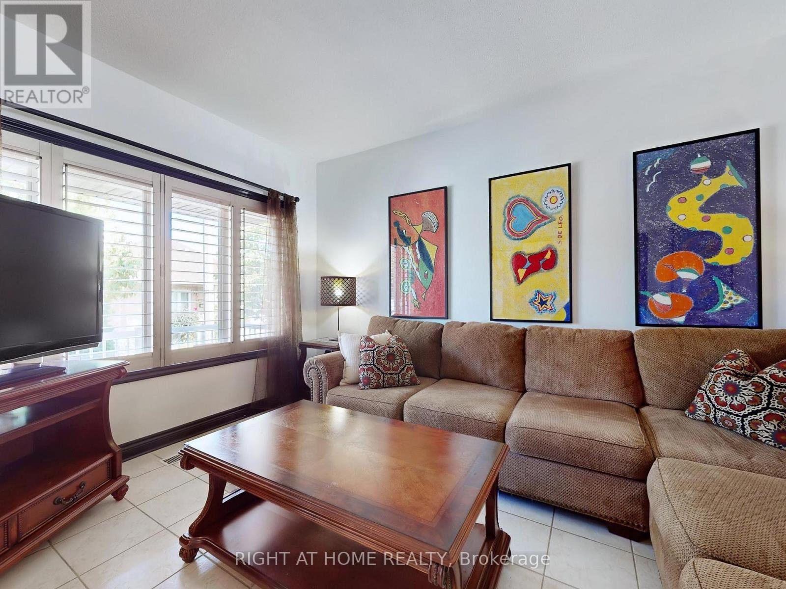14 - 9 Amalfi Court, Vaughan, Ontario  L4L 9S2 - Photo 6 - N12431476