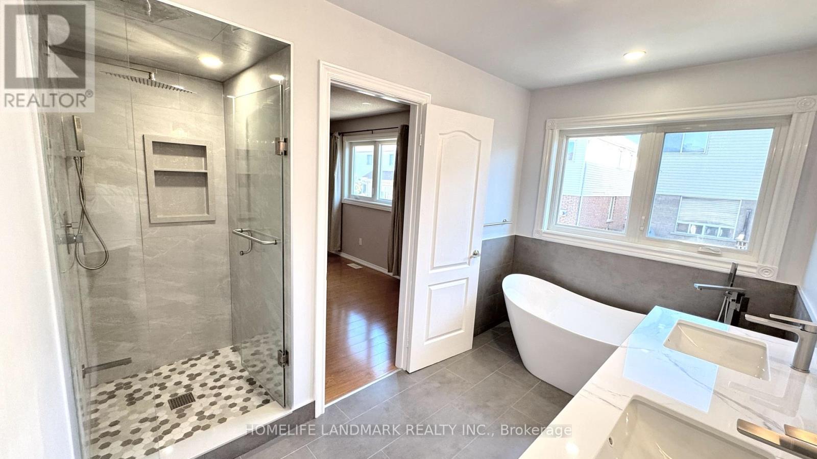 43 Millcliff Circle, Aurora, Ontario  L4G 7N7 - Photo 17 - N12431477