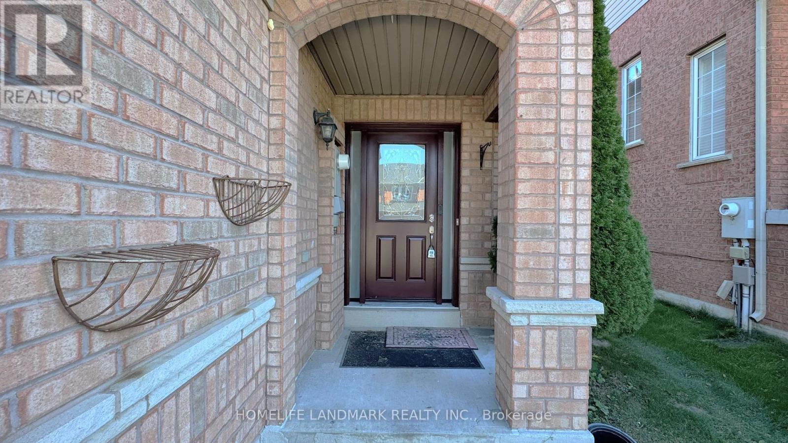 43 Millcliff Circle, Aurora, Ontario  L4G 7N7 - Photo 3 - N12431477