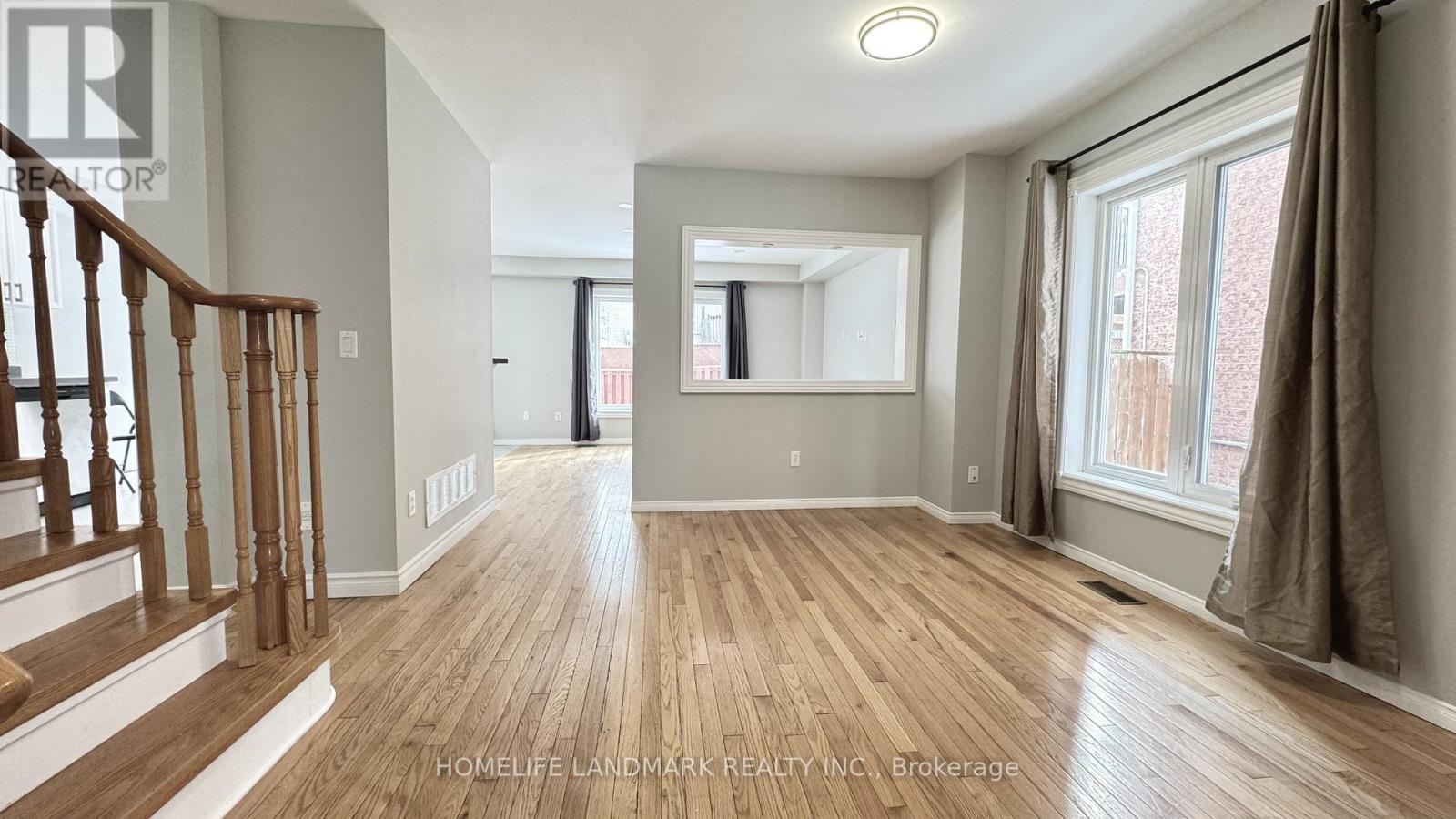 43 Millcliff Circle, Aurora, Ontario  L4G 7N7 - Photo 7 - N12431477