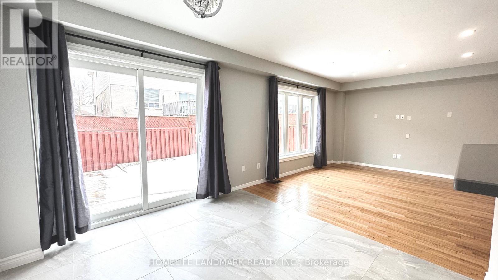 43 Millcliff Circle, Aurora, Ontario  L4G 7N7 - Photo 9 - N12431477