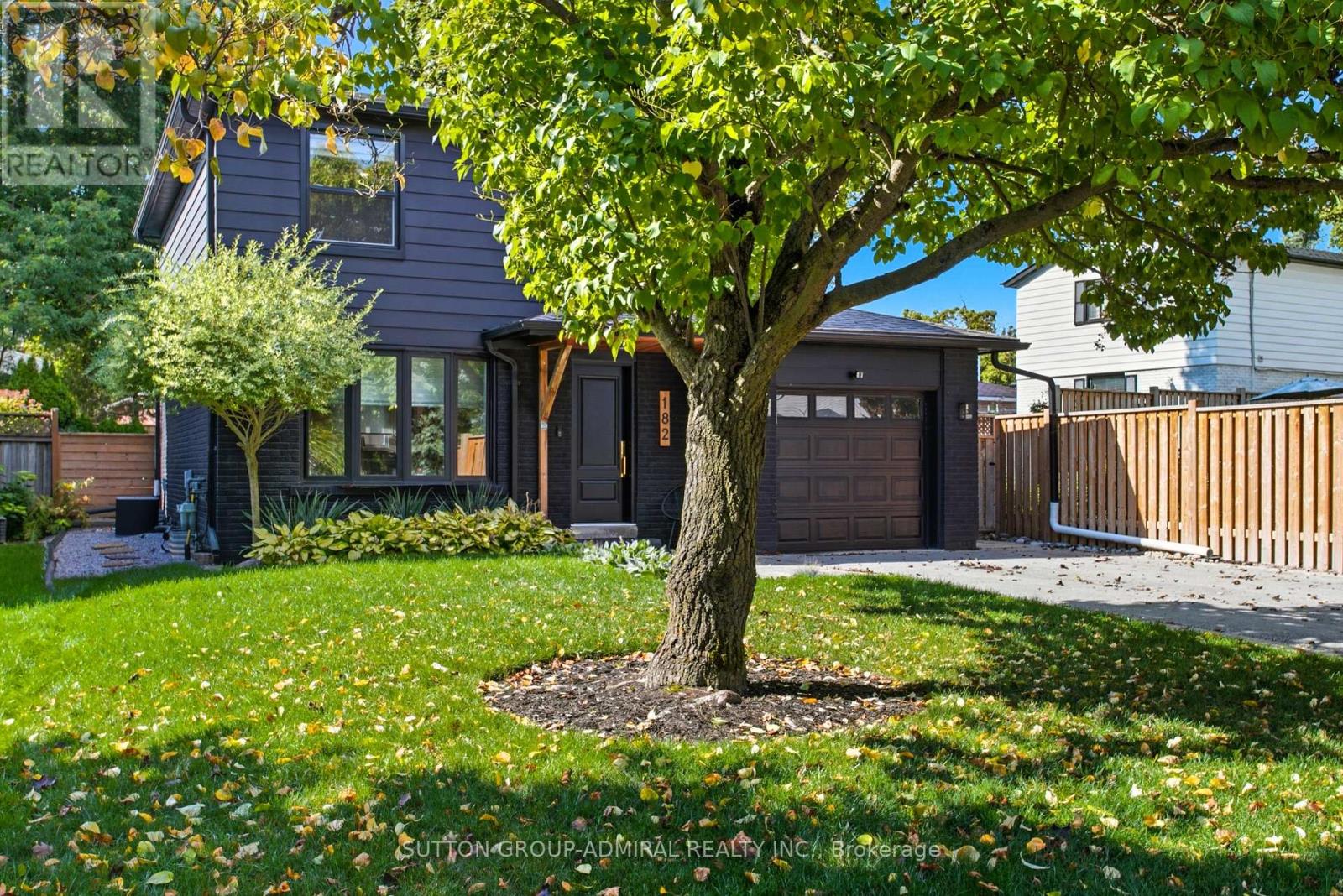182 Talbot Crescent, Newmarket, Ontario  L3Y 1A3 - Photo 2 - N12431491