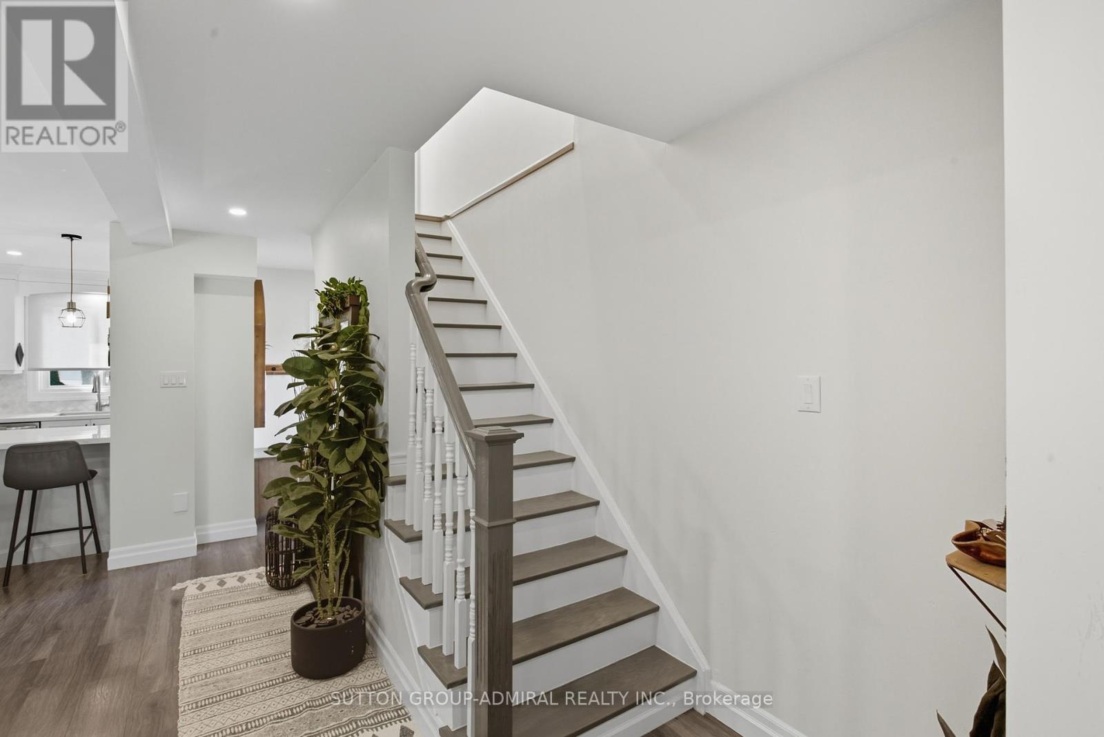182 Talbot Crescent, Newmarket, Ontario  L3Y 1A3 - Photo 4 - N12431491