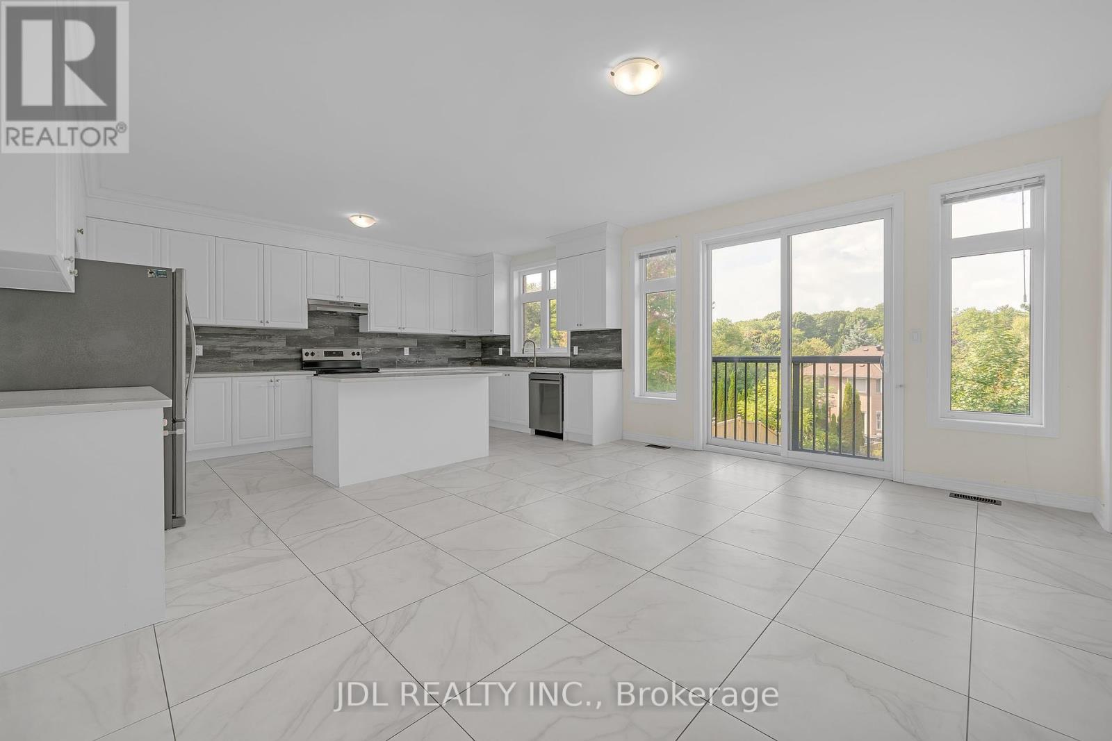 24 Forest Edge Crescent, East Gwillimbury, Ontario  L9N 1R8 - Photo 17 - N12431507
