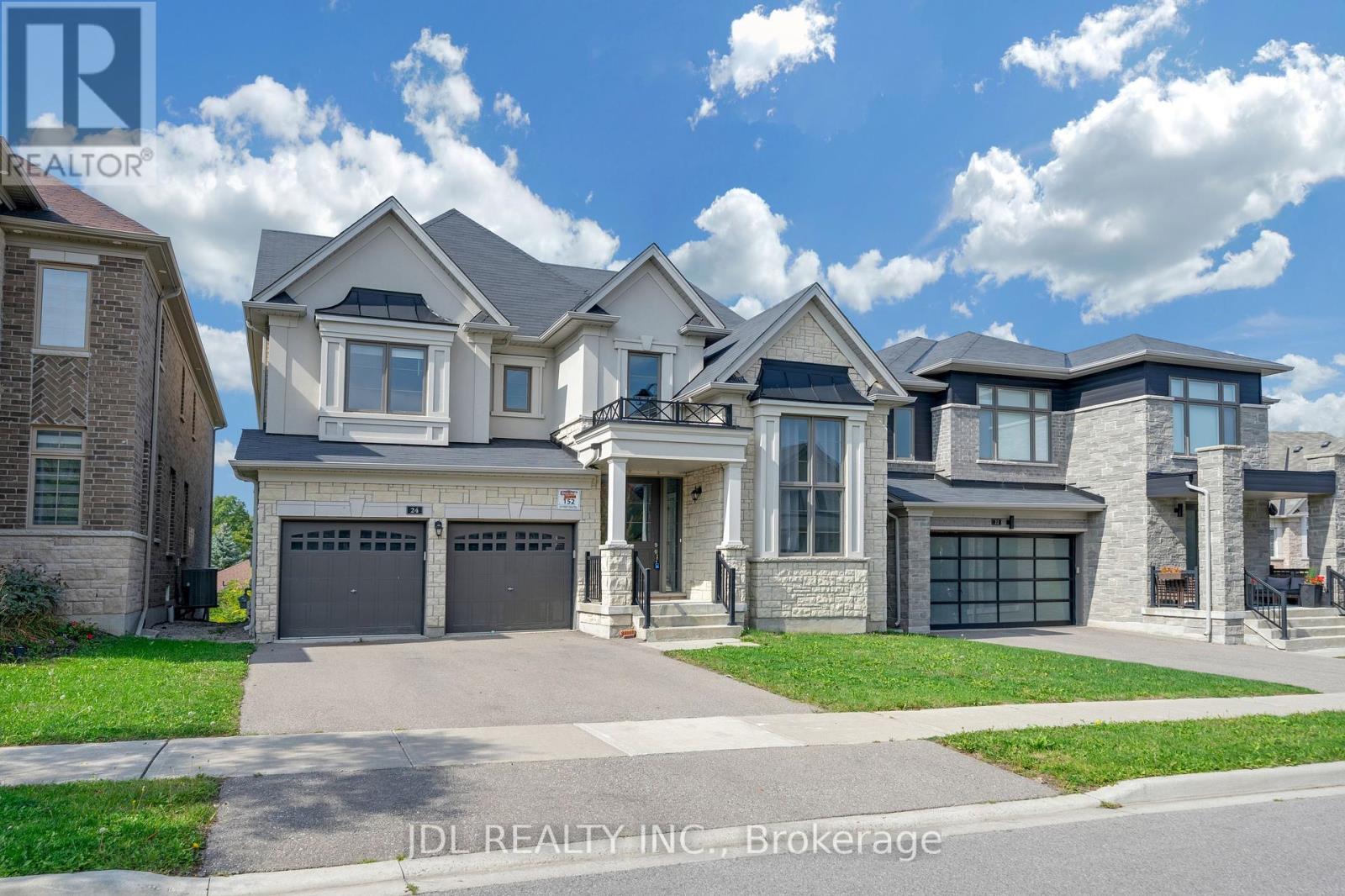 24 Forest Edge Crescent, East Gwillimbury, Ontario  L9N 1R8 - Photo 2 - N12431507