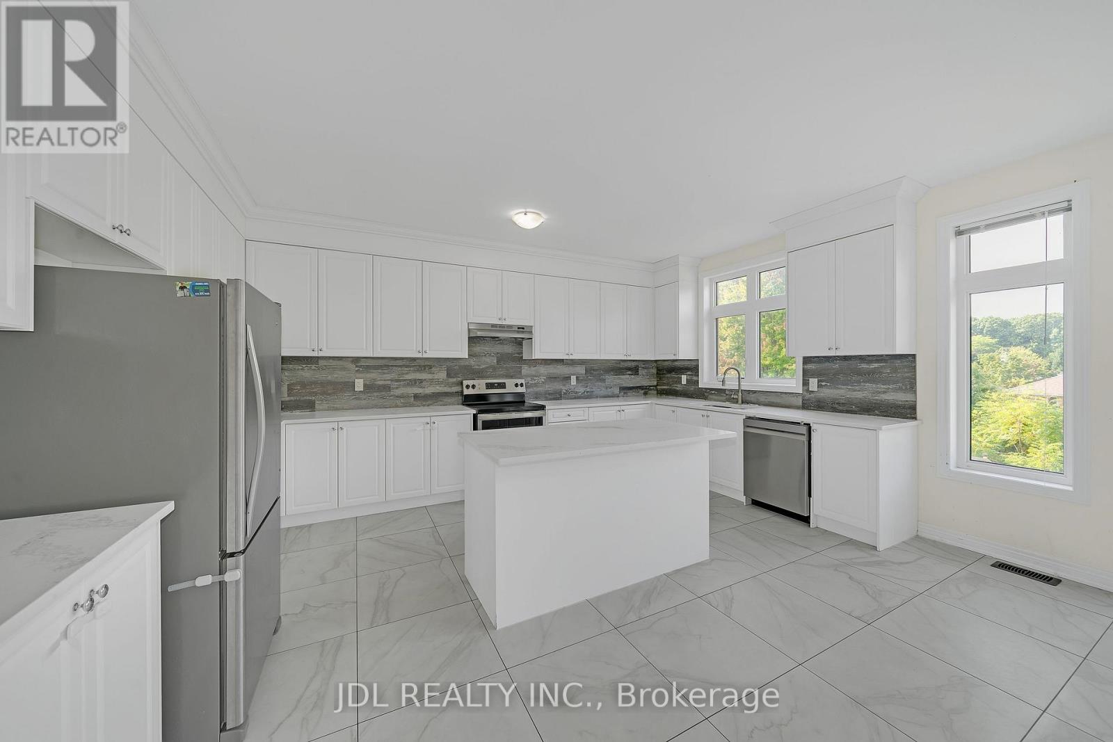 24 Forest Edge Crescent, East Gwillimbury, Ontario  L9N 1R8 - Photo 21 - N12431507