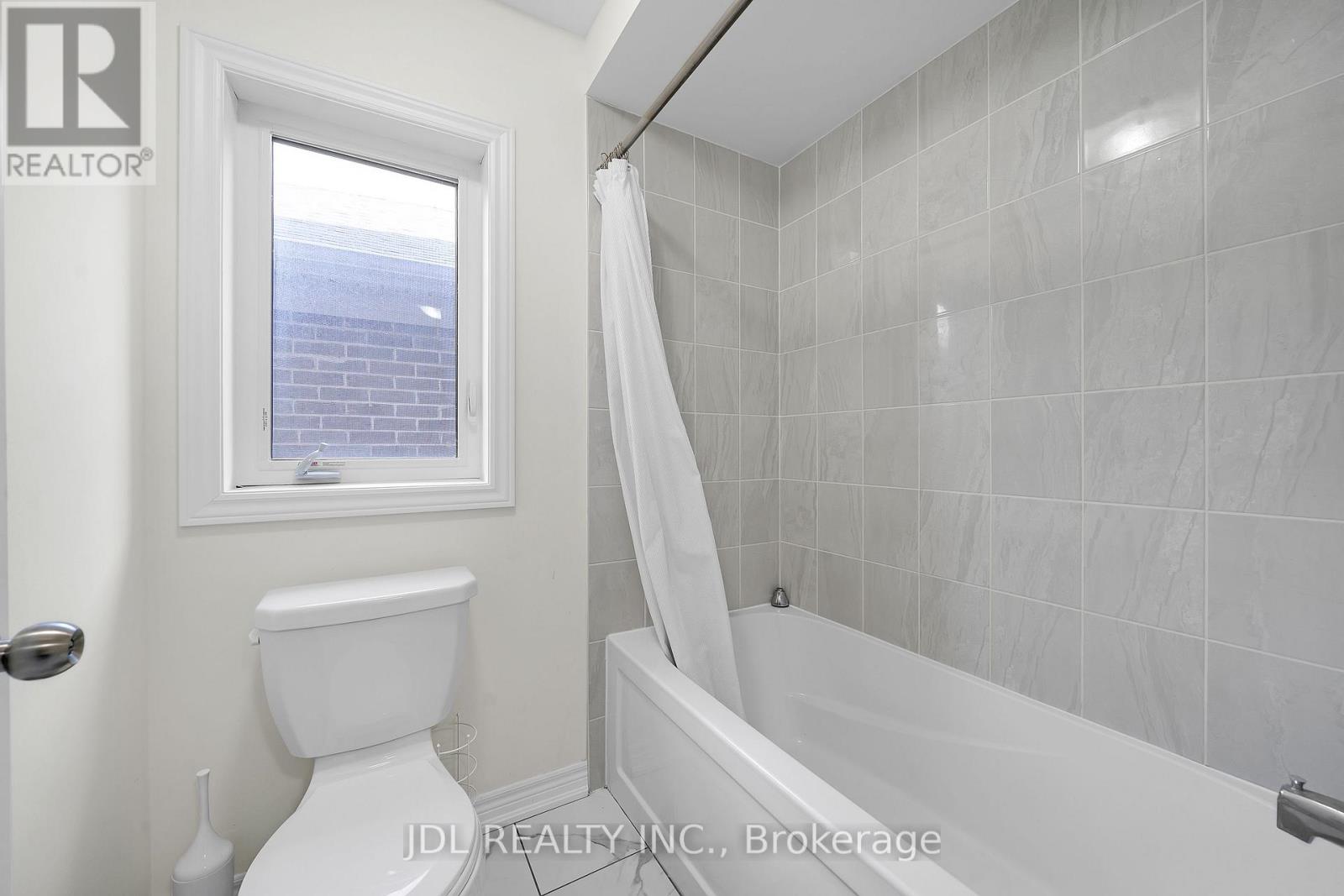 24 Forest Edge Crescent, East Gwillimbury, Ontario  L9N 1R8 - Photo 37 - N12431507