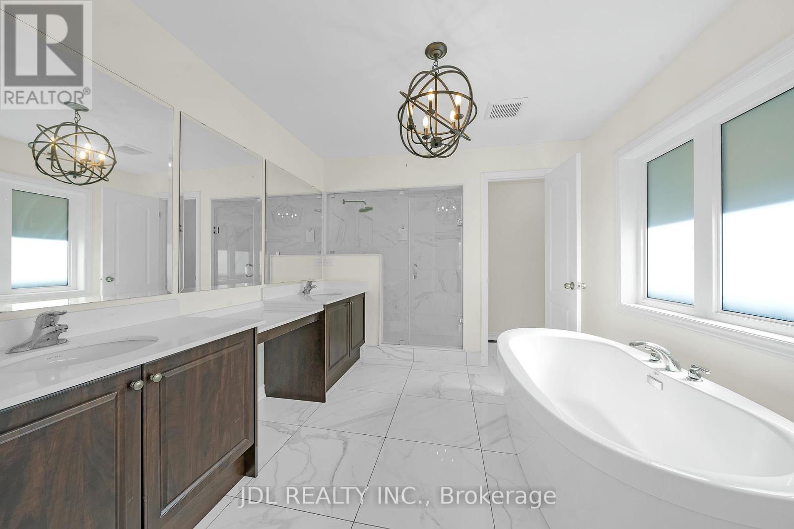 24 Forest Edge Crescent, East Gwillimbury, Ontario  L9N 1R8 - Photo 42 - N12431507
