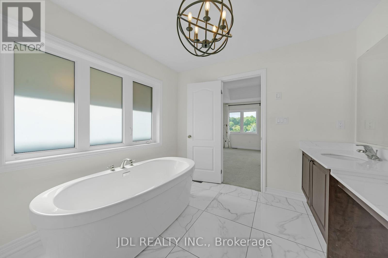 24 Forest Edge Crescent, East Gwillimbury, Ontario  L9N 1R8 - Photo 43 - N12431507